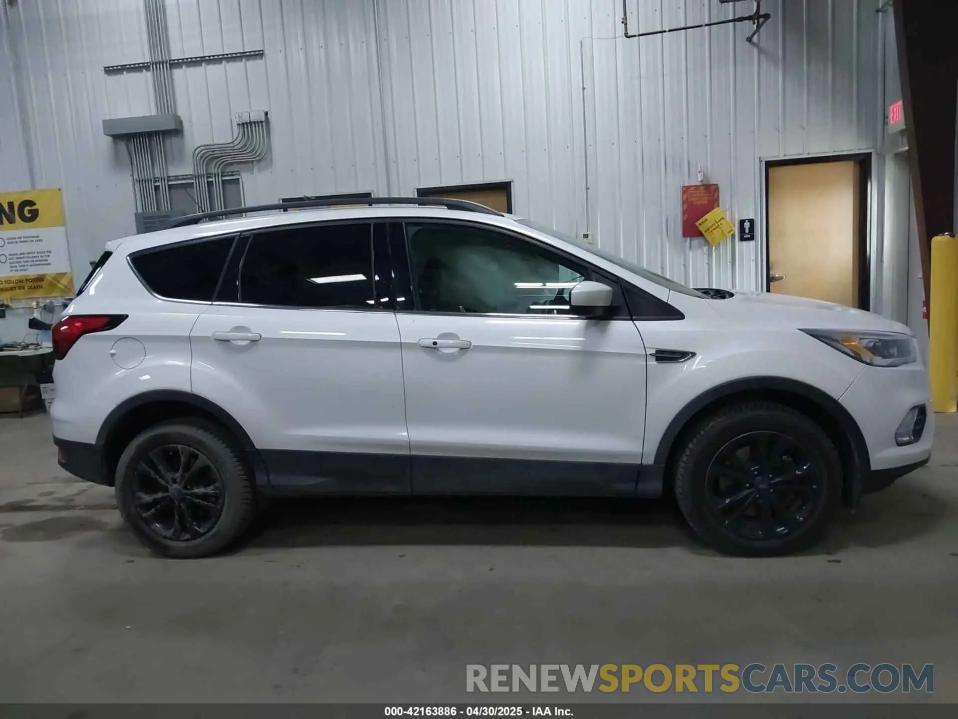 13 Photograph of a damaged car 1FMCU9HD6KUC31120 FORD ESCAPE 2019