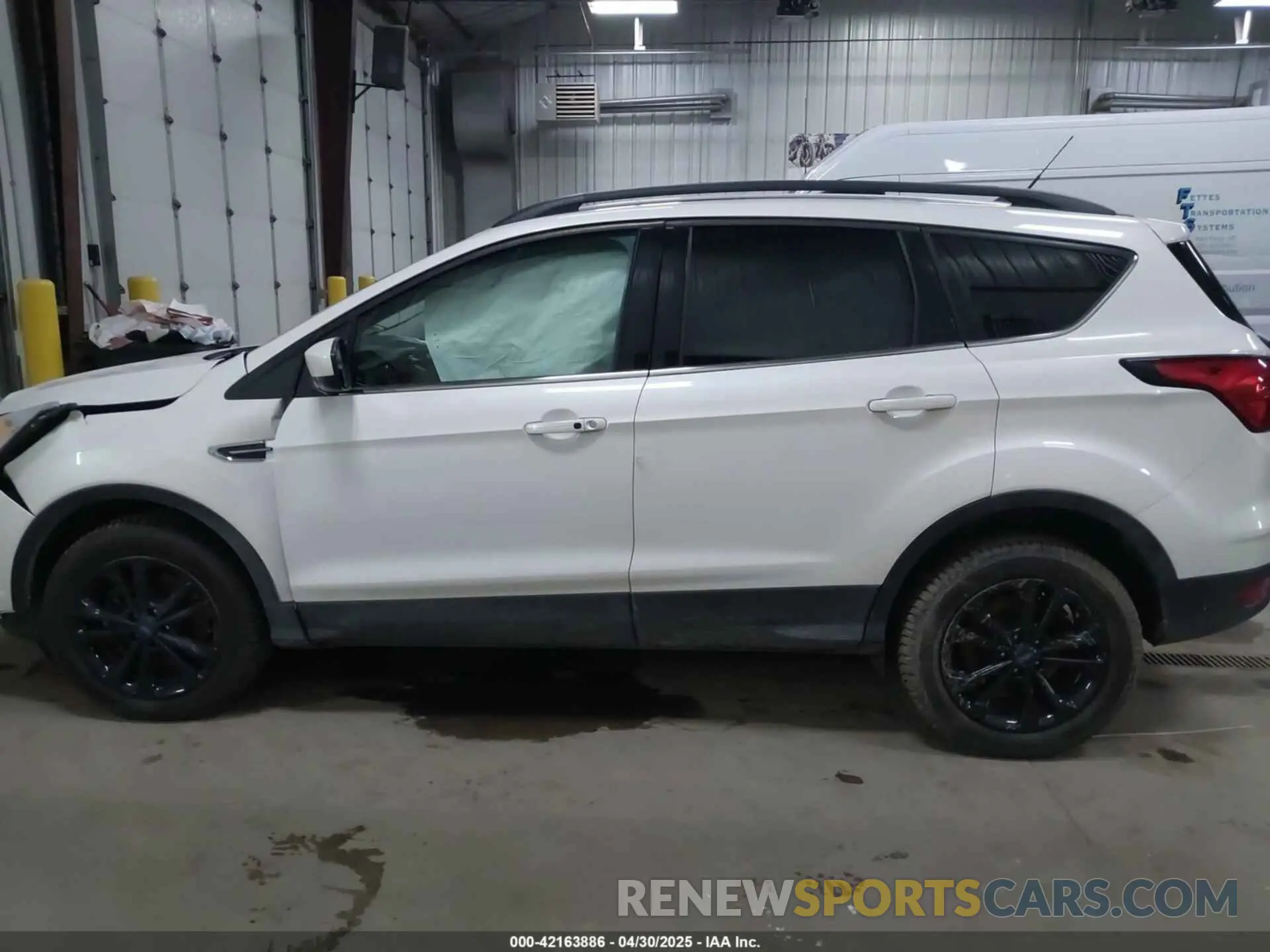 14 Photograph of a damaged car 1FMCU9HD6KUC31120 FORD ESCAPE 2019