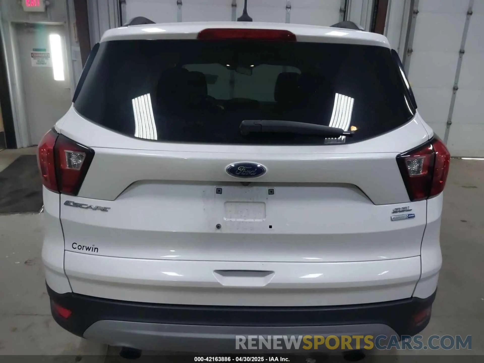 16 Photograph of a damaged car 1FMCU9HD6KUC31120 FORD ESCAPE 2019