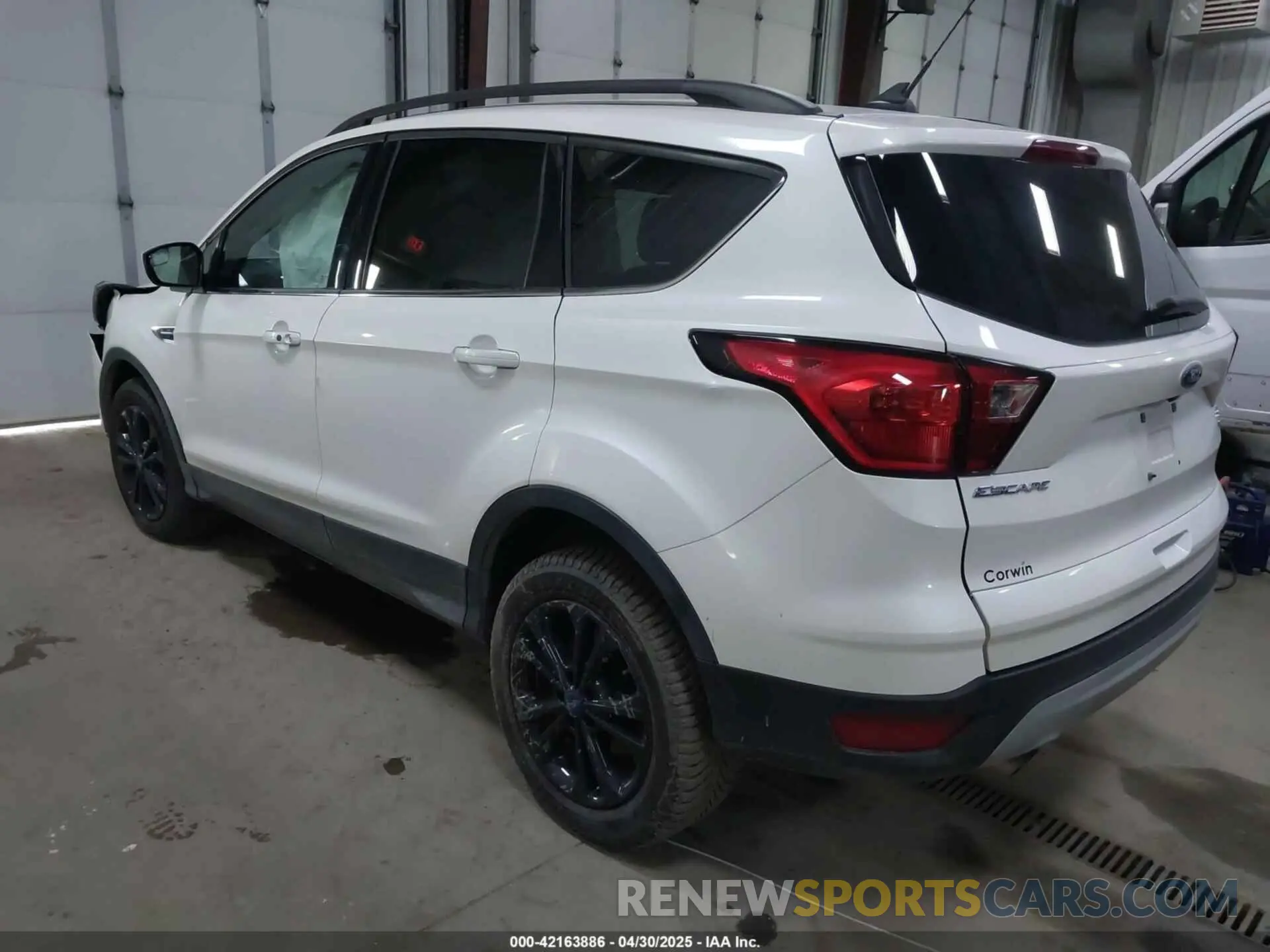 3 Photograph of a damaged car 1FMCU9HD6KUC31120 FORD ESCAPE 2019