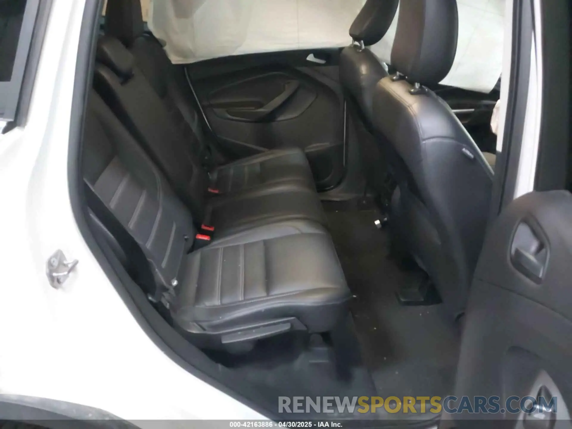8 Photograph of a damaged car 1FMCU9HD6KUC31120 FORD ESCAPE 2019