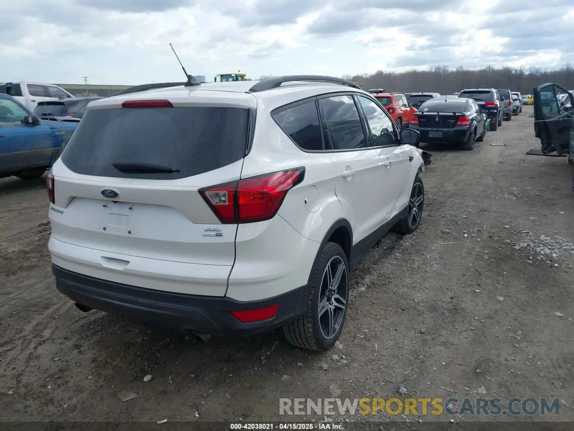 4 Photograph of a damaged car 1FMCU9HD6KUC48550 FORD ESCAPE 2019