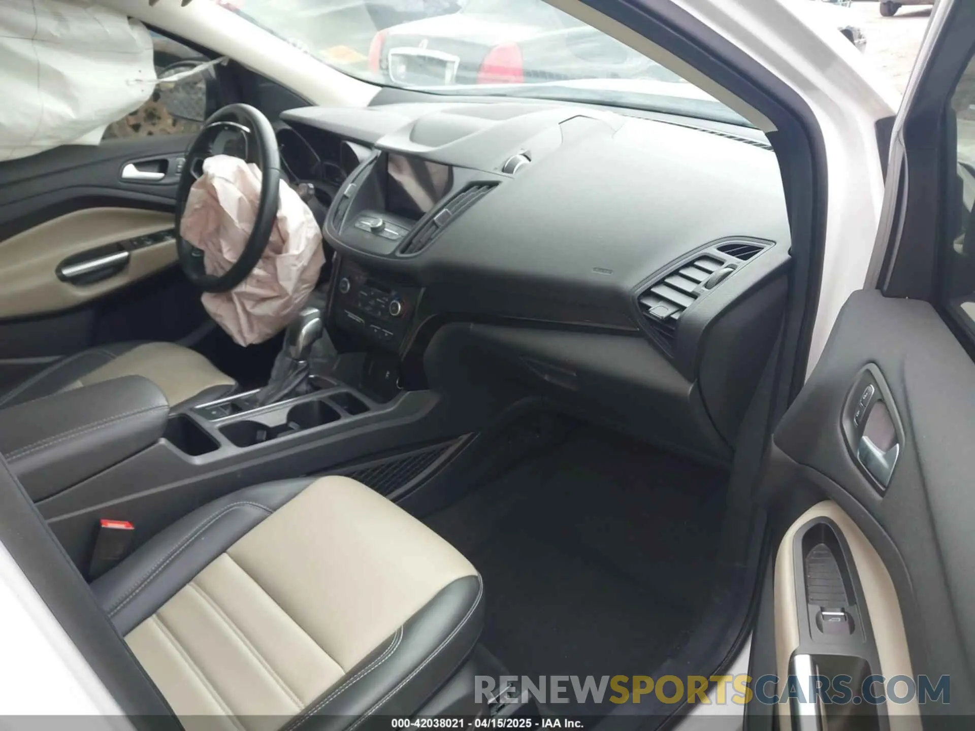 5 Photograph of a damaged car 1FMCU9HD6KUC48550 FORD ESCAPE 2019