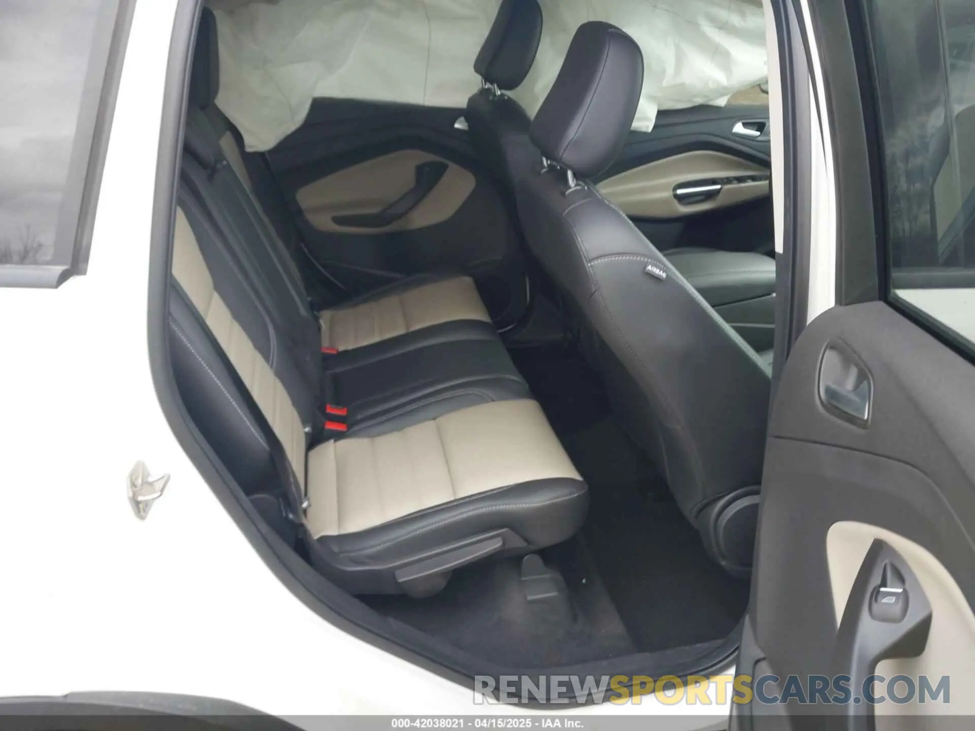 8 Photograph of a damaged car 1FMCU9HD6KUC48550 FORD ESCAPE 2019