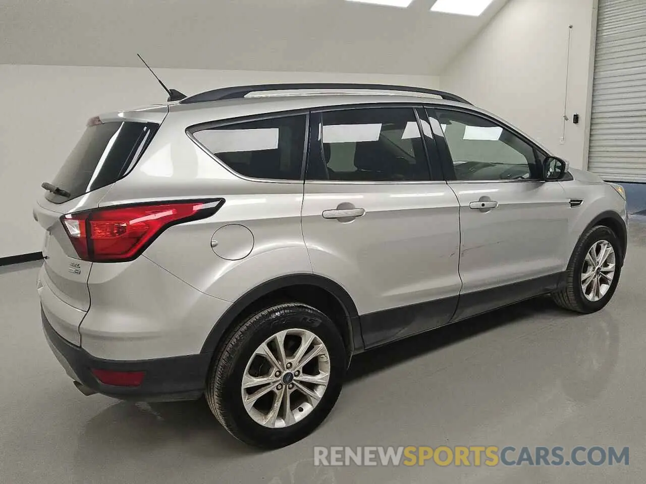 3 Photograph of a damaged car 1FMCU9HD7KUA32898 FORD ESCAPE 2019