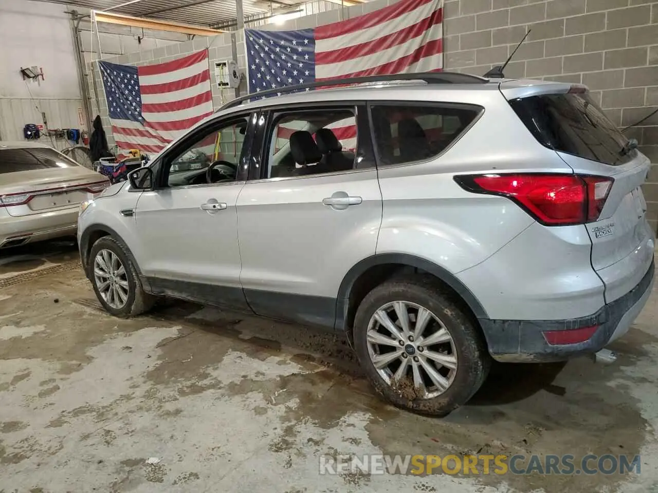 2 Photograph of a damaged car 1FMCU9HD7KUA70034 FORD ESCAPE 2019