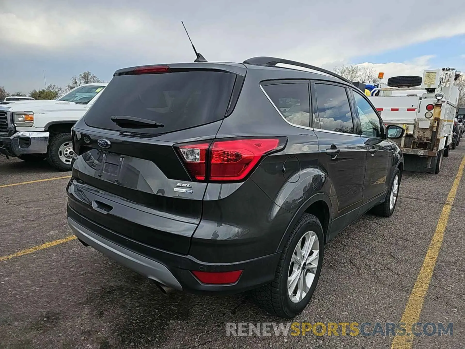5 Photograph of a damaged car 1FMCU9HD7KUA72625 FORD ESCAPE 2019