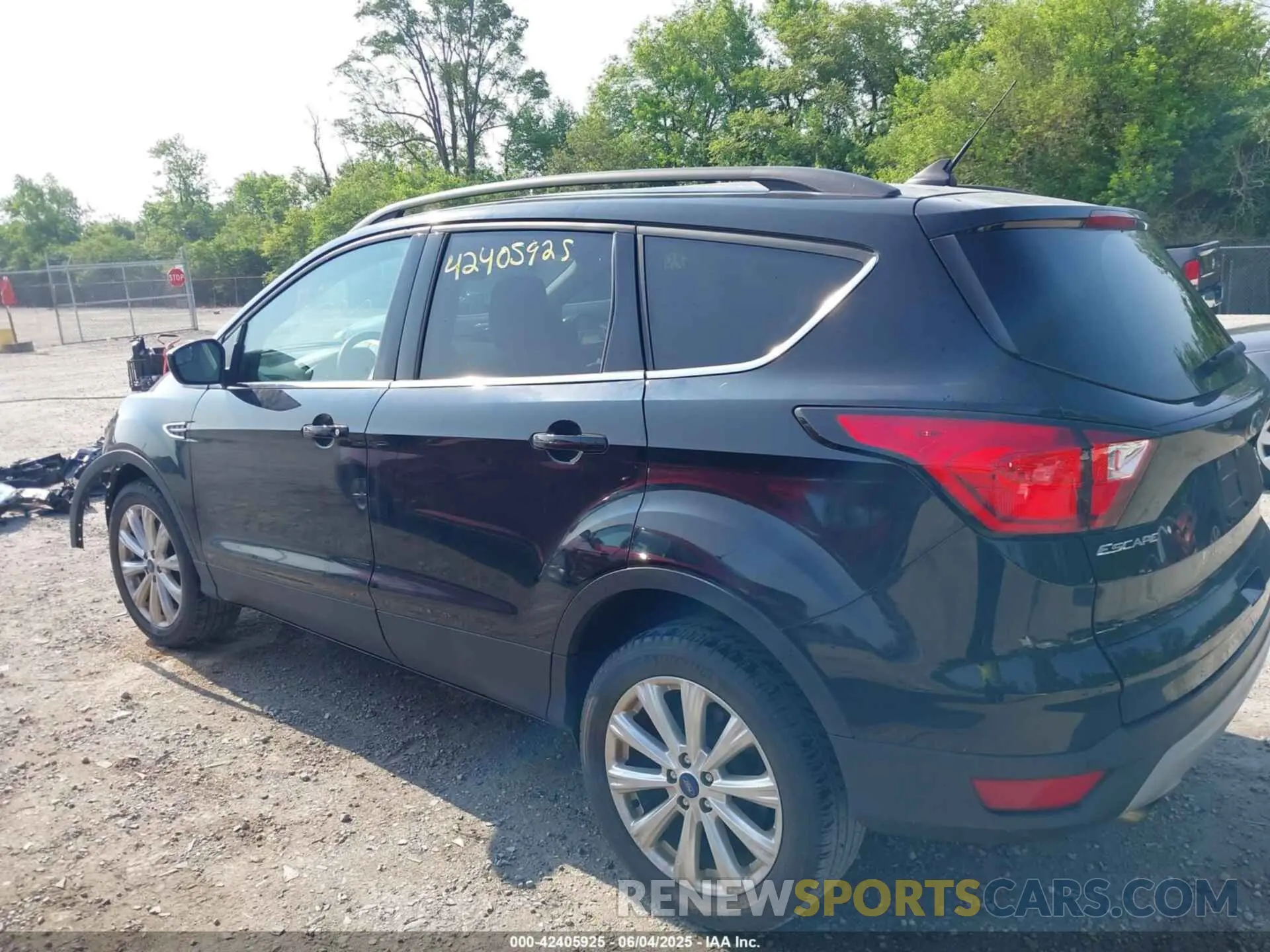 15 Photograph of a damaged car 1FMCU9HD7KUB53480 FORD ESCAPE 2019