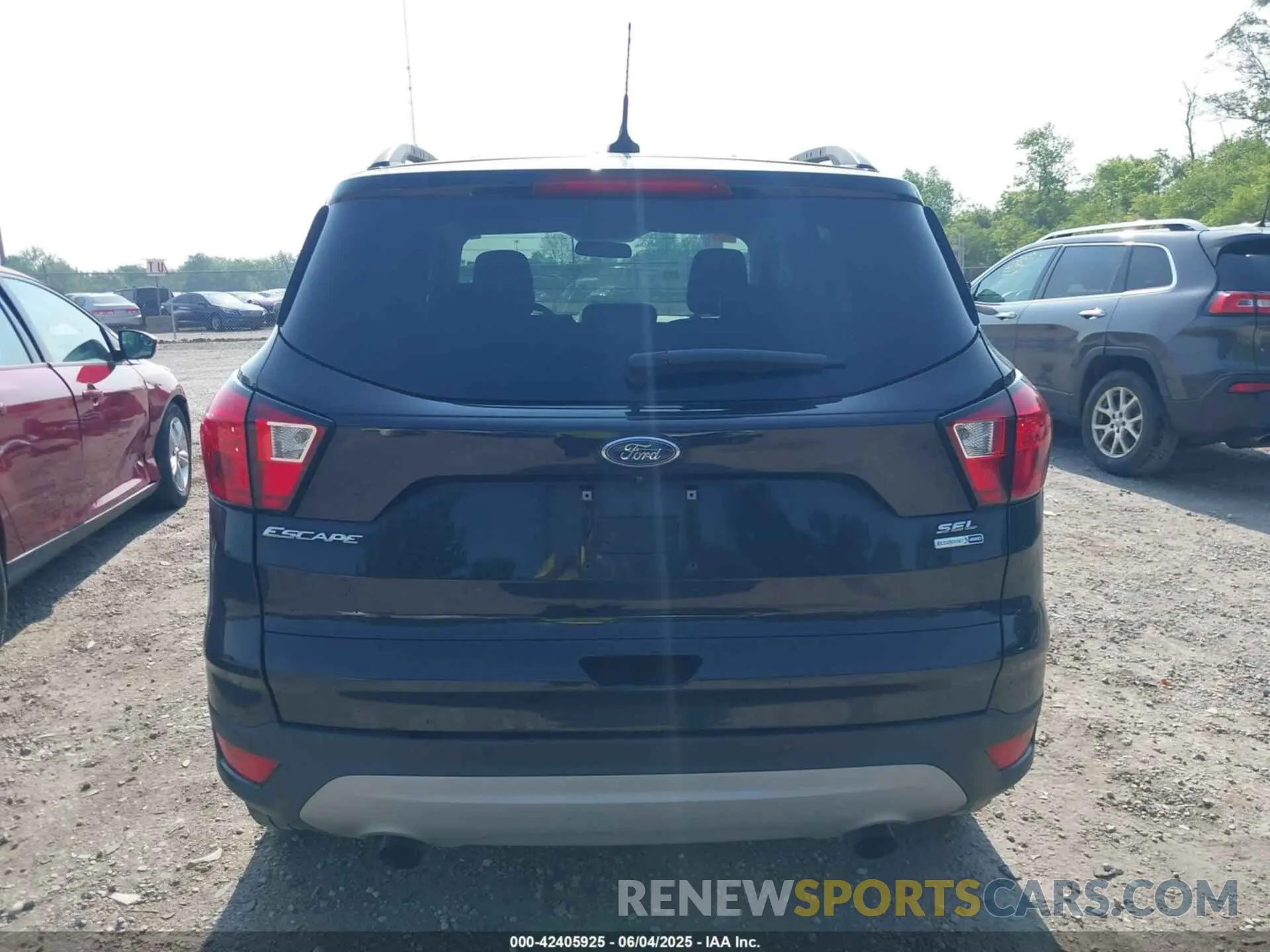 17 Photograph of a damaged car 1FMCU9HD7KUB53480 FORD ESCAPE 2019
