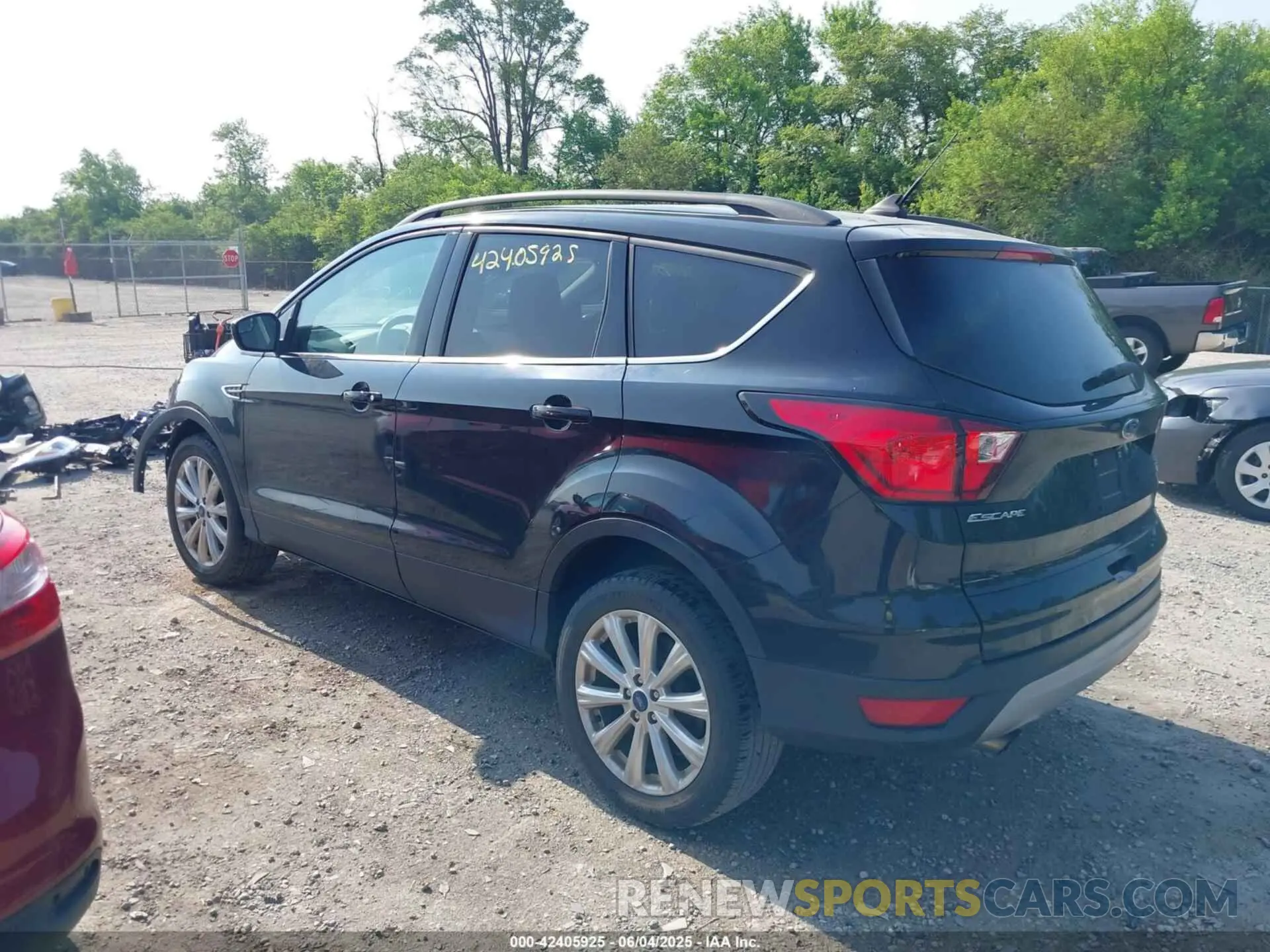 3 Photograph of a damaged car 1FMCU9HD7KUB53480 FORD ESCAPE 2019
