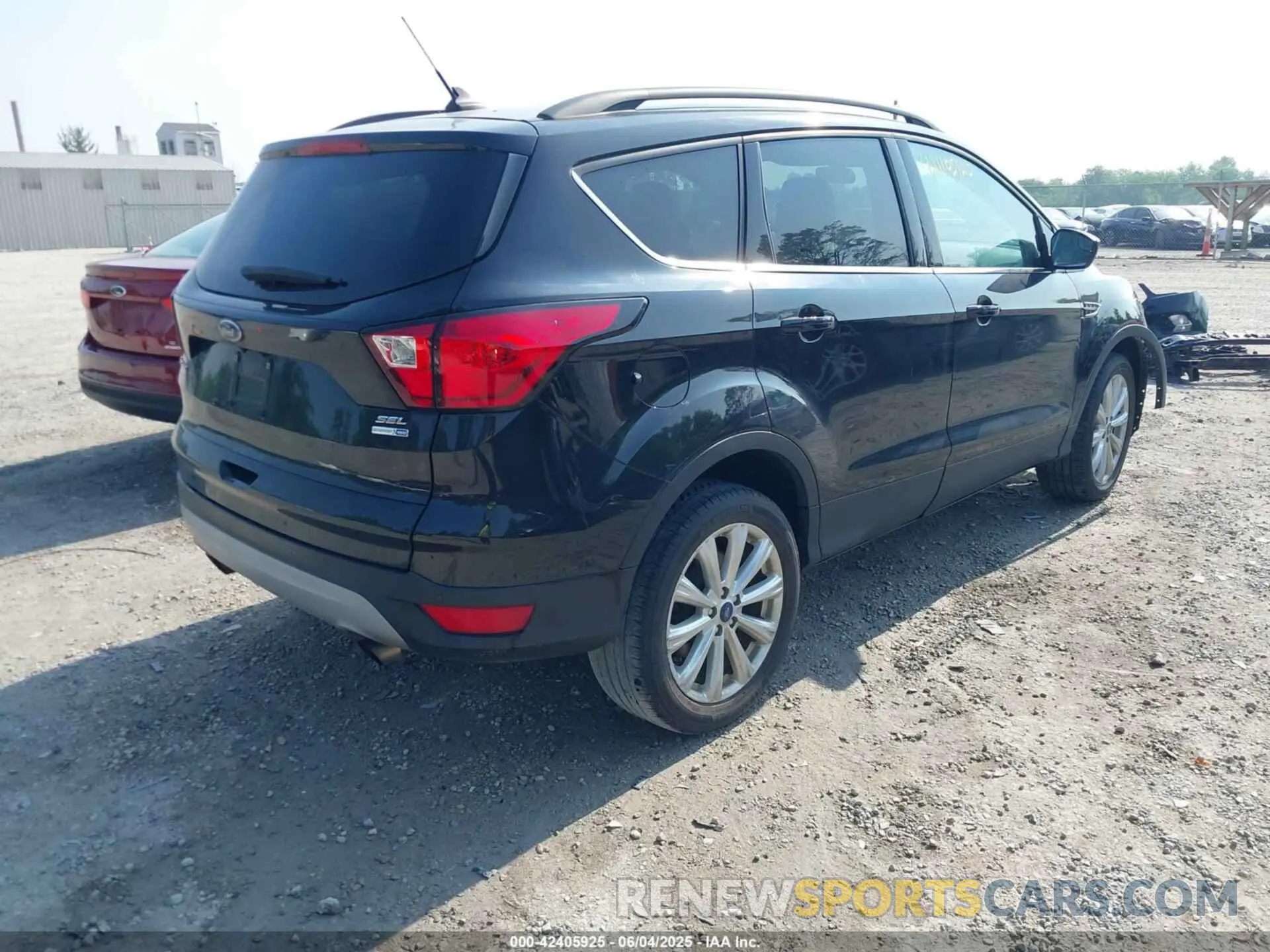 4 Photograph of a damaged car 1FMCU9HD7KUB53480 FORD ESCAPE 2019