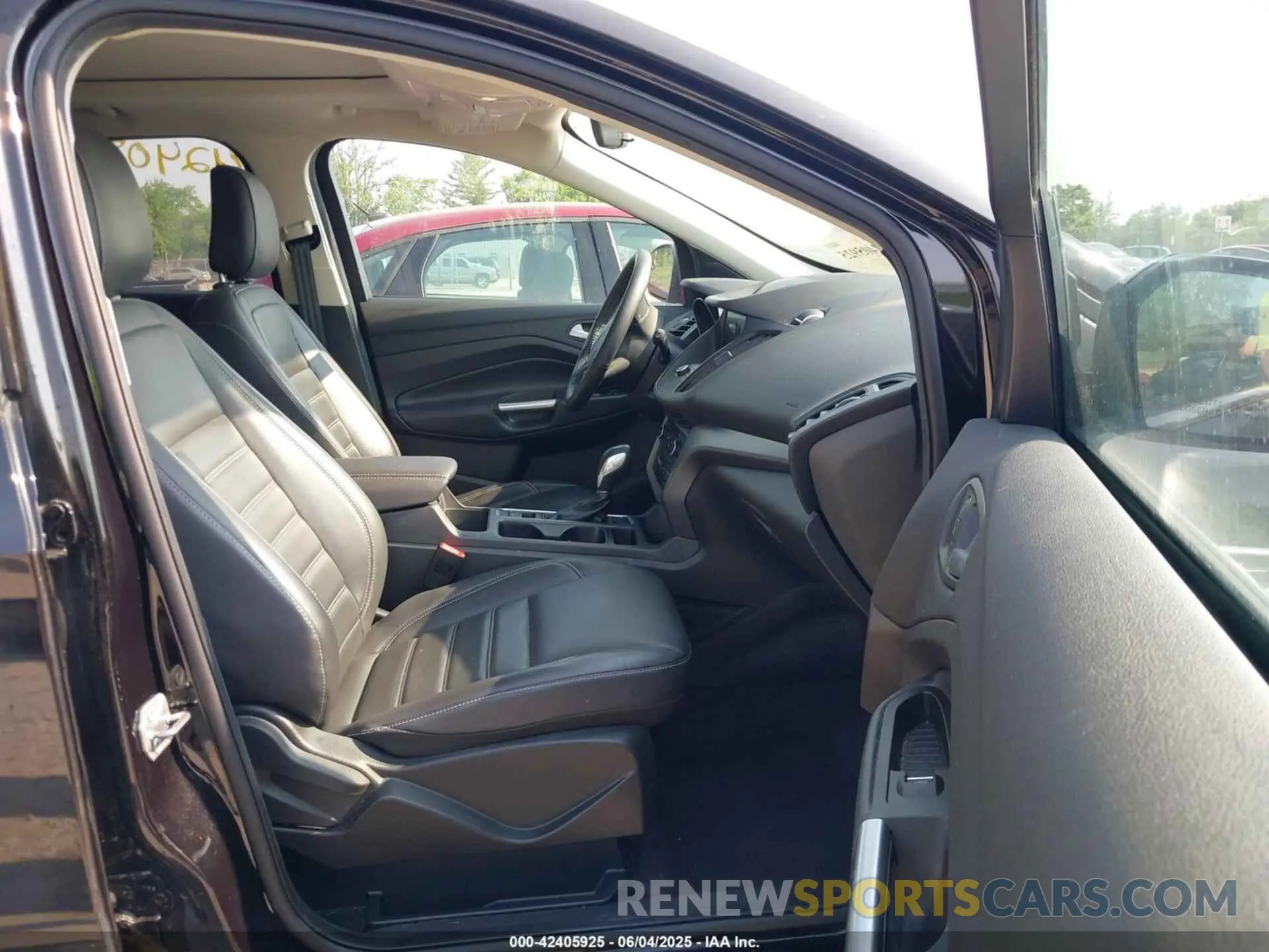 5 Photograph of a damaged car 1FMCU9HD7KUB53480 FORD ESCAPE 2019