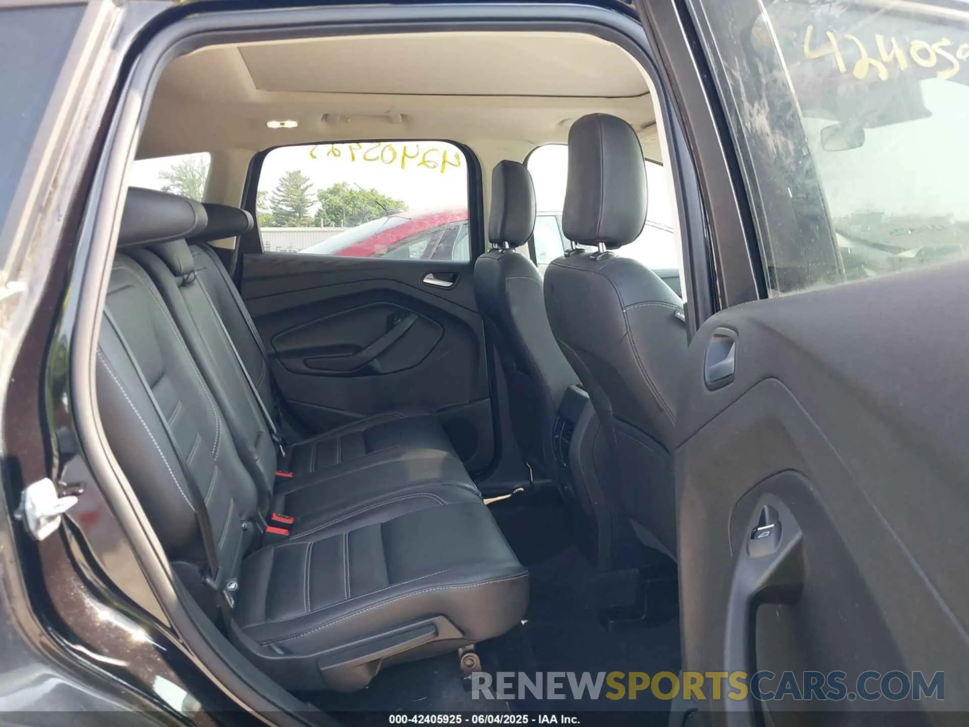 8 Photograph of a damaged car 1FMCU9HD7KUB53480 FORD ESCAPE 2019