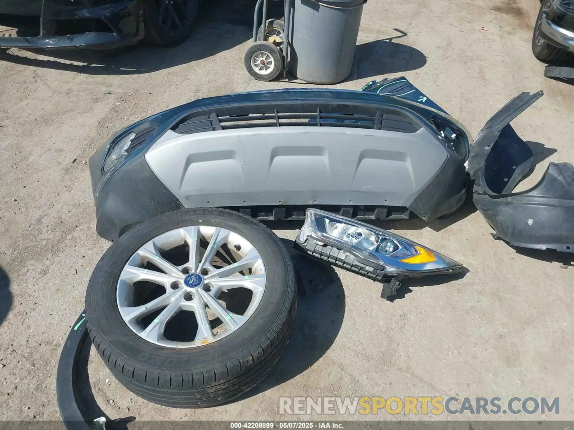 12 Photograph of a damaged car 1FMCU9HD7KUB75429 FORD ESCAPE 2019