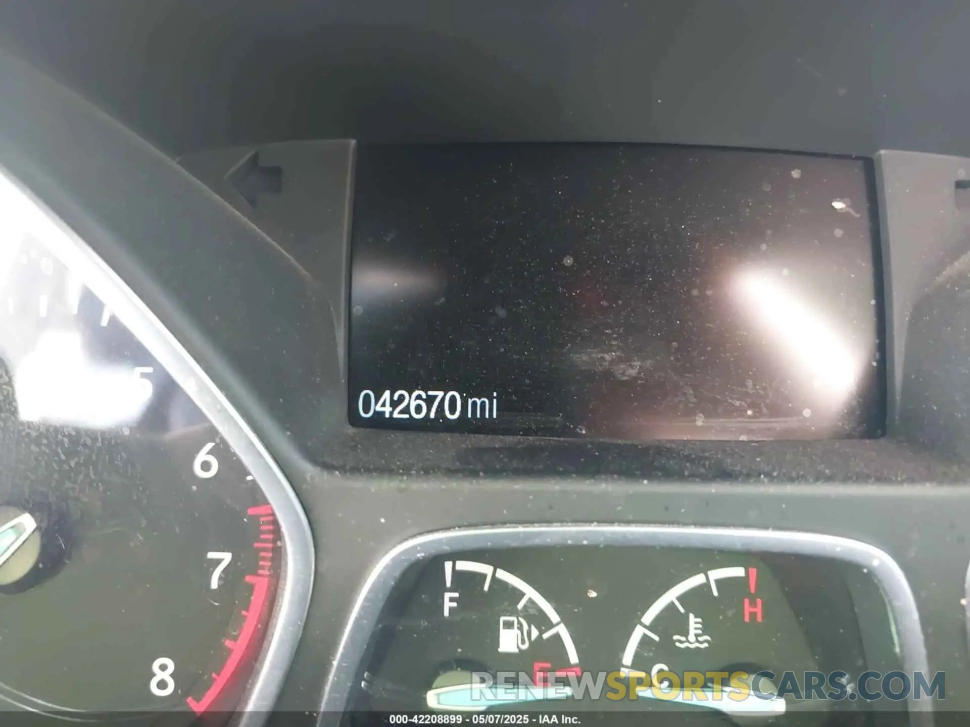 16 Photograph of a damaged car 1FMCU9HD7KUB75429 FORD ESCAPE 2019