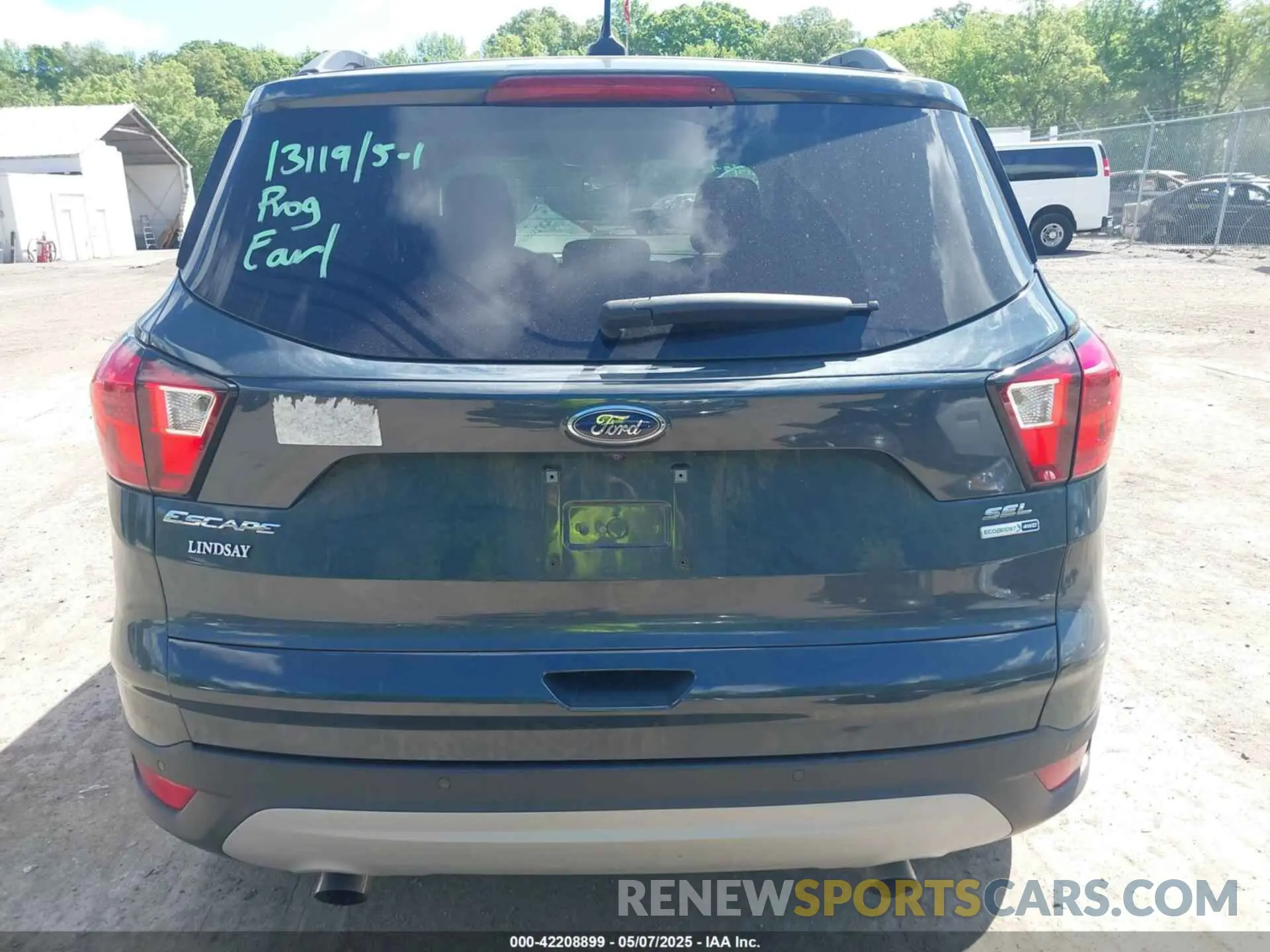 17 Photograph of a damaged car 1FMCU9HD7KUB75429 FORD ESCAPE 2019