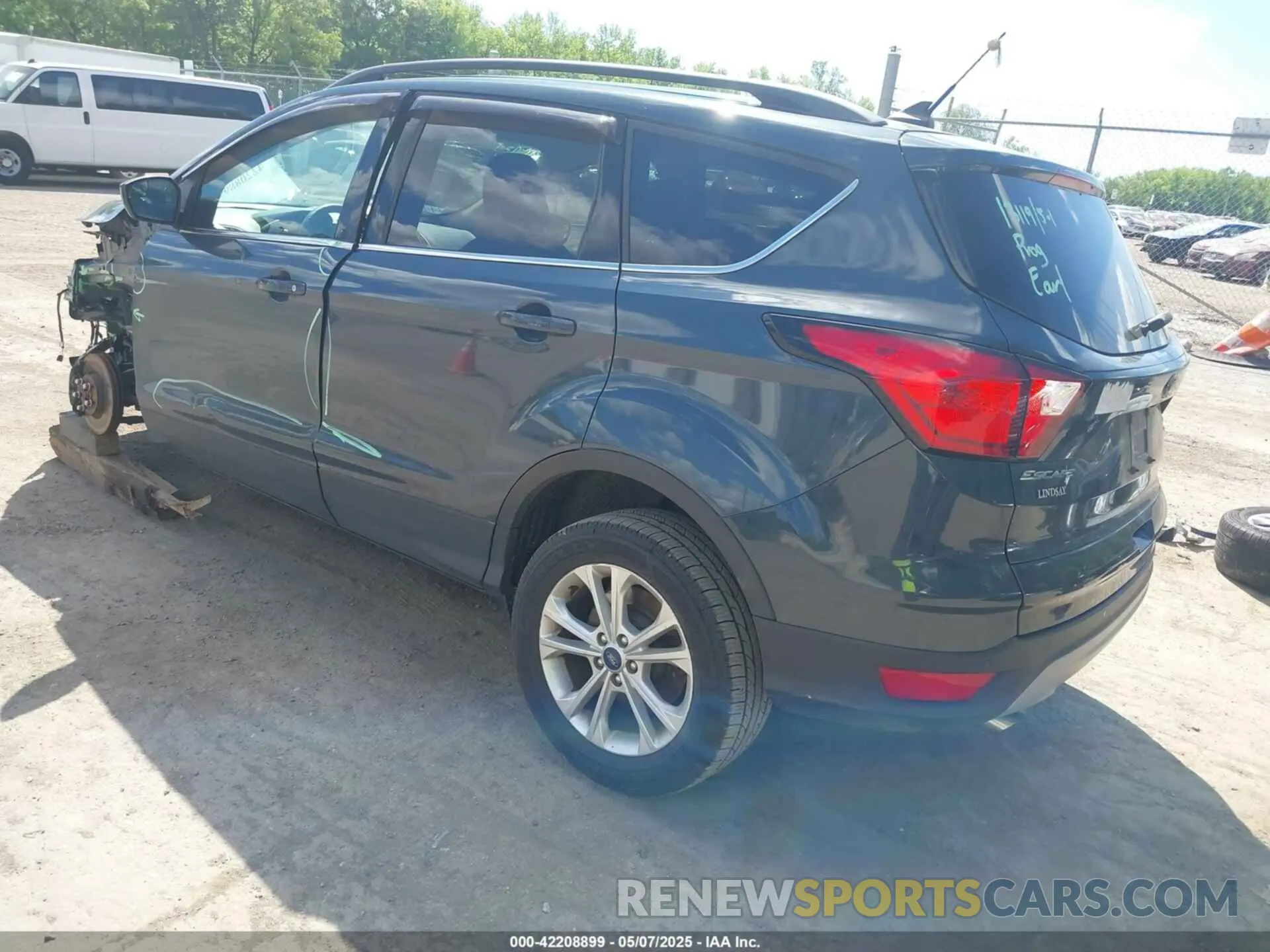 3 Photograph of a damaged car 1FMCU9HD7KUB75429 FORD ESCAPE 2019