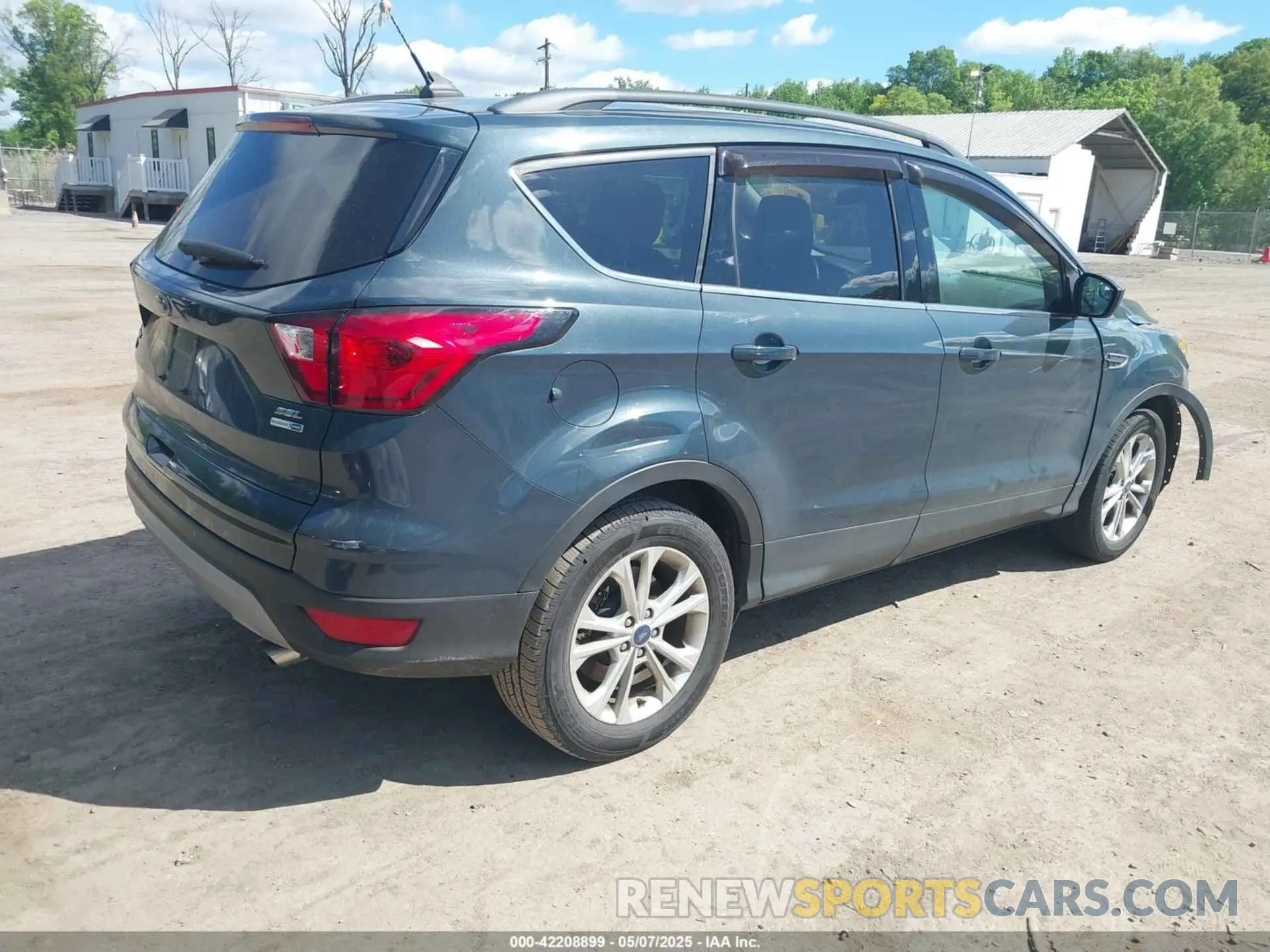 4 Photograph of a damaged car 1FMCU9HD7KUB75429 FORD ESCAPE 2019