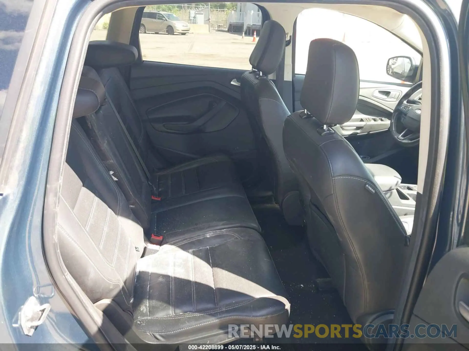 8 Photograph of a damaged car 1FMCU9HD7KUB75429 FORD ESCAPE 2019