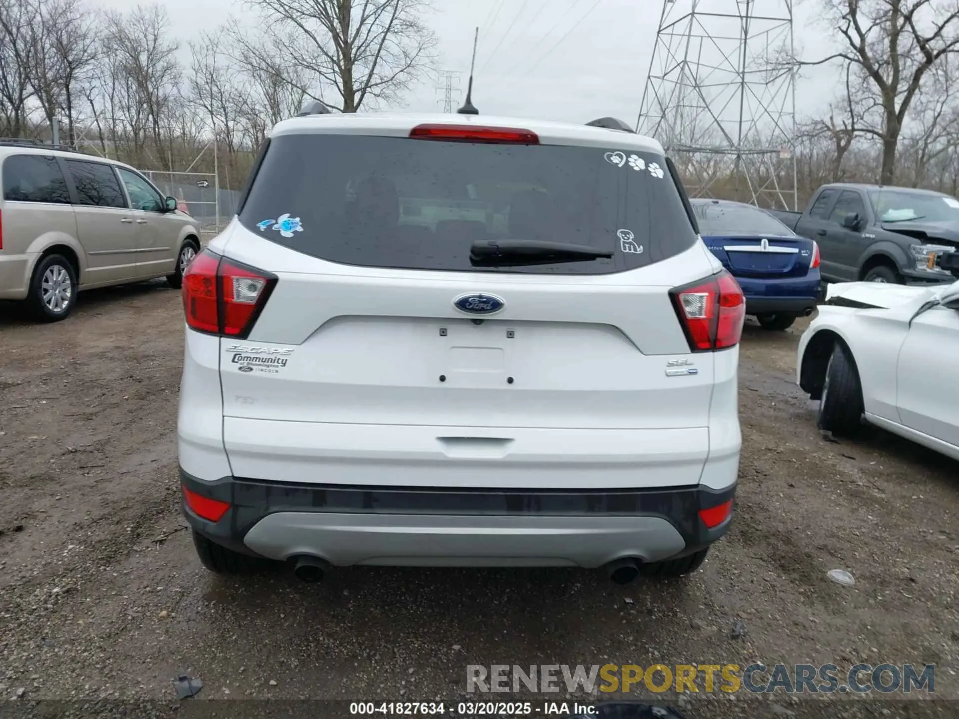 17 Photograph of a damaged car 1FMCU9HD7KUB82929 FORD ESCAPE 2019