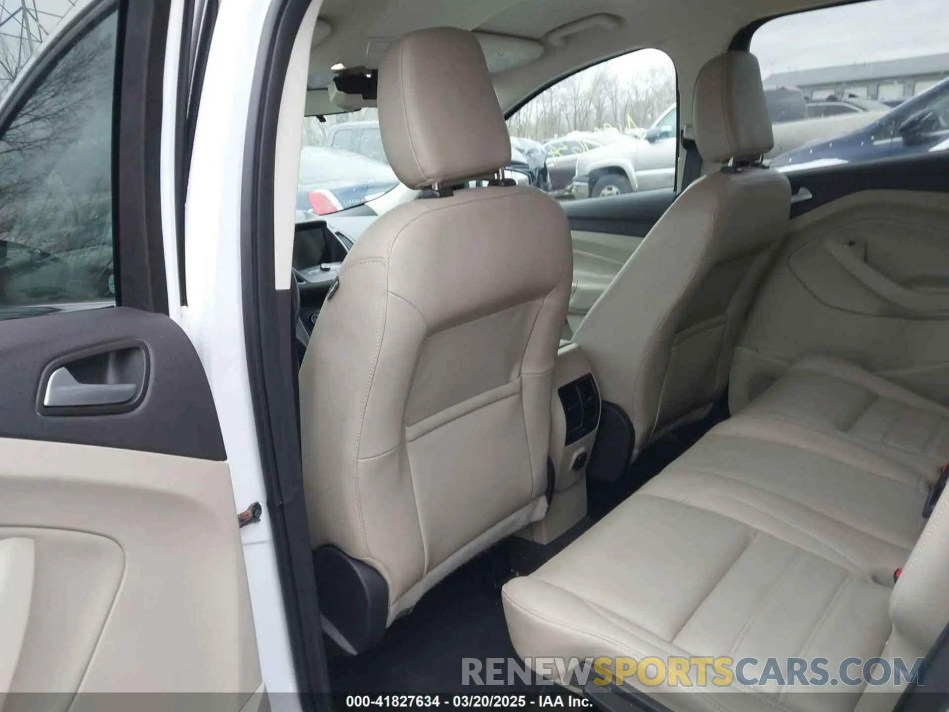 8 Photograph of a damaged car 1FMCU9HD7KUB82929 FORD ESCAPE 2019