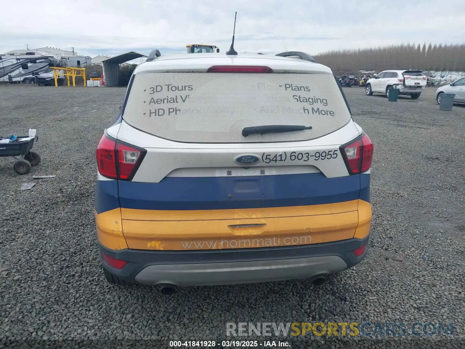 16 Photograph of a damaged car 1FMCU9HD7KUC30199 FORD ESCAPE 2019