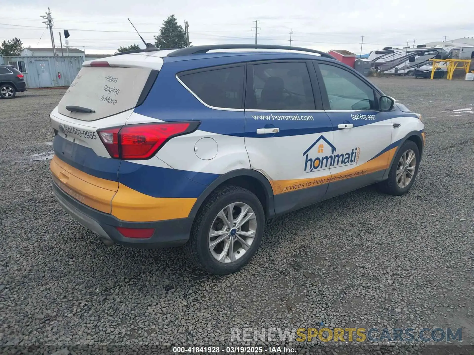 4 Photograph of a damaged car 1FMCU9HD7KUC30199 FORD ESCAPE 2019