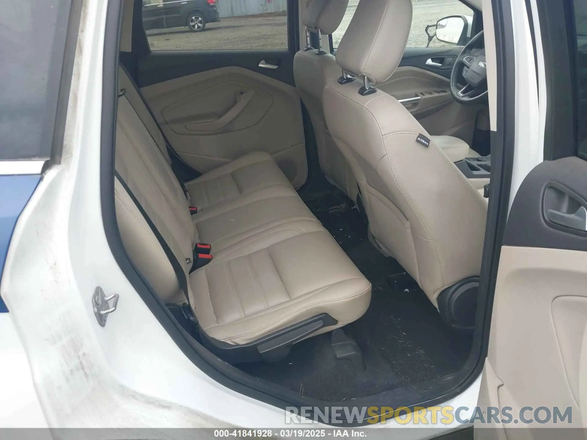 8 Photograph of a damaged car 1FMCU9HD7KUC30199 FORD ESCAPE 2019