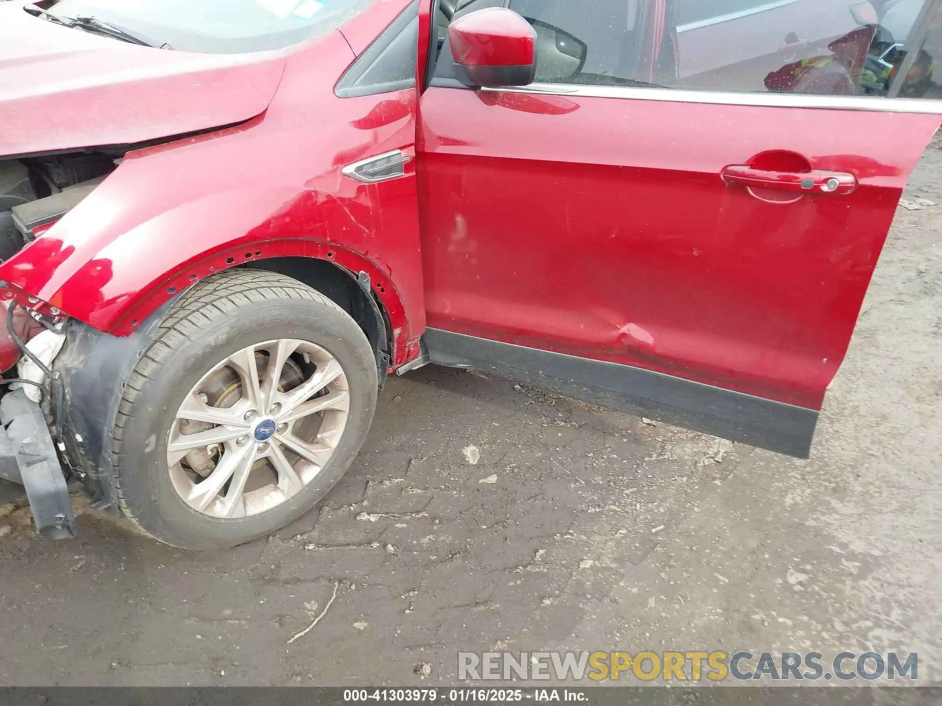 17 Photograph of a damaged car 1FMCU9HD8KUA09033 FORD ESCAPE 2019