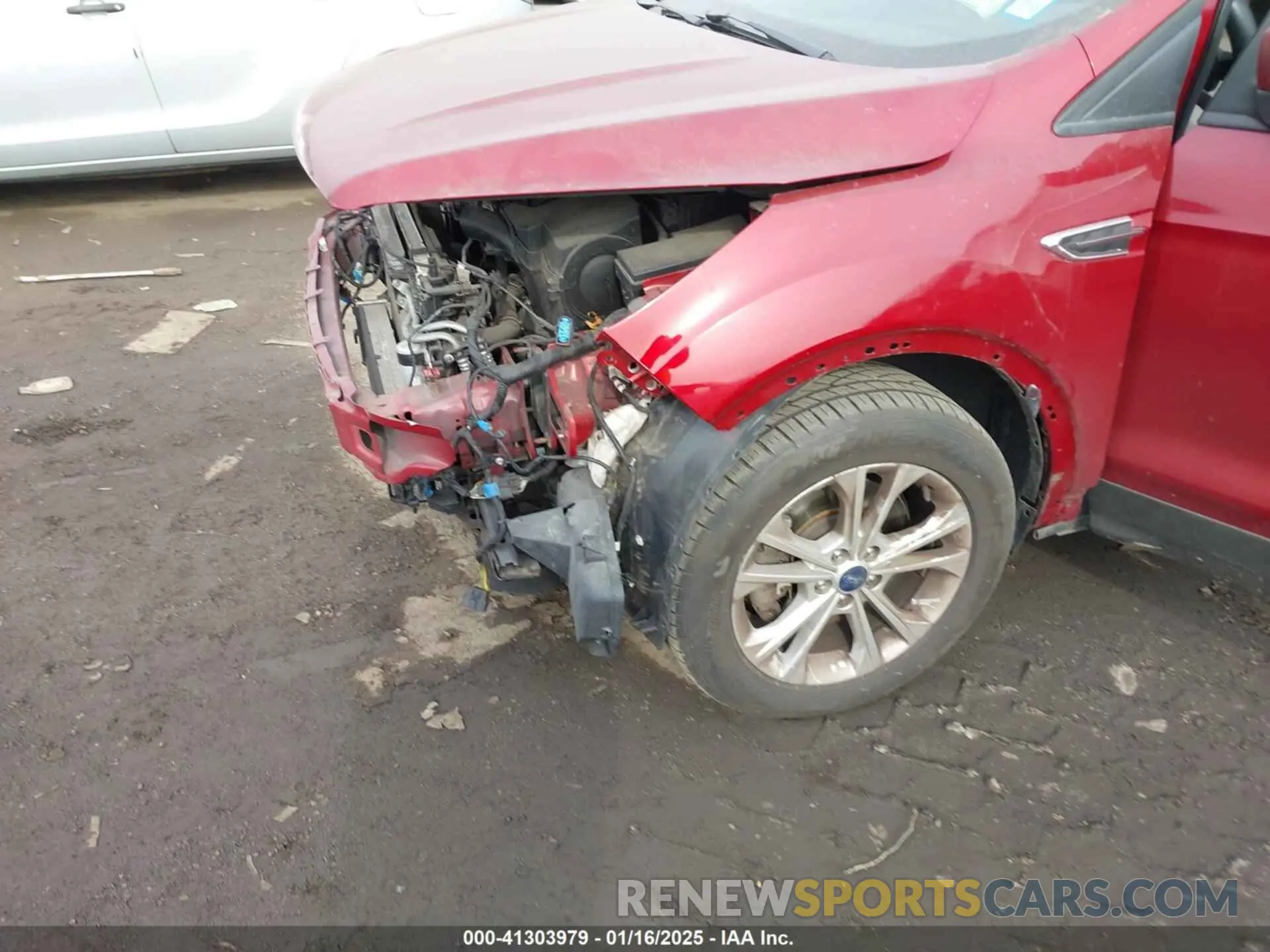 18 Photograph of a damaged car 1FMCU9HD8KUA09033 FORD ESCAPE 2019