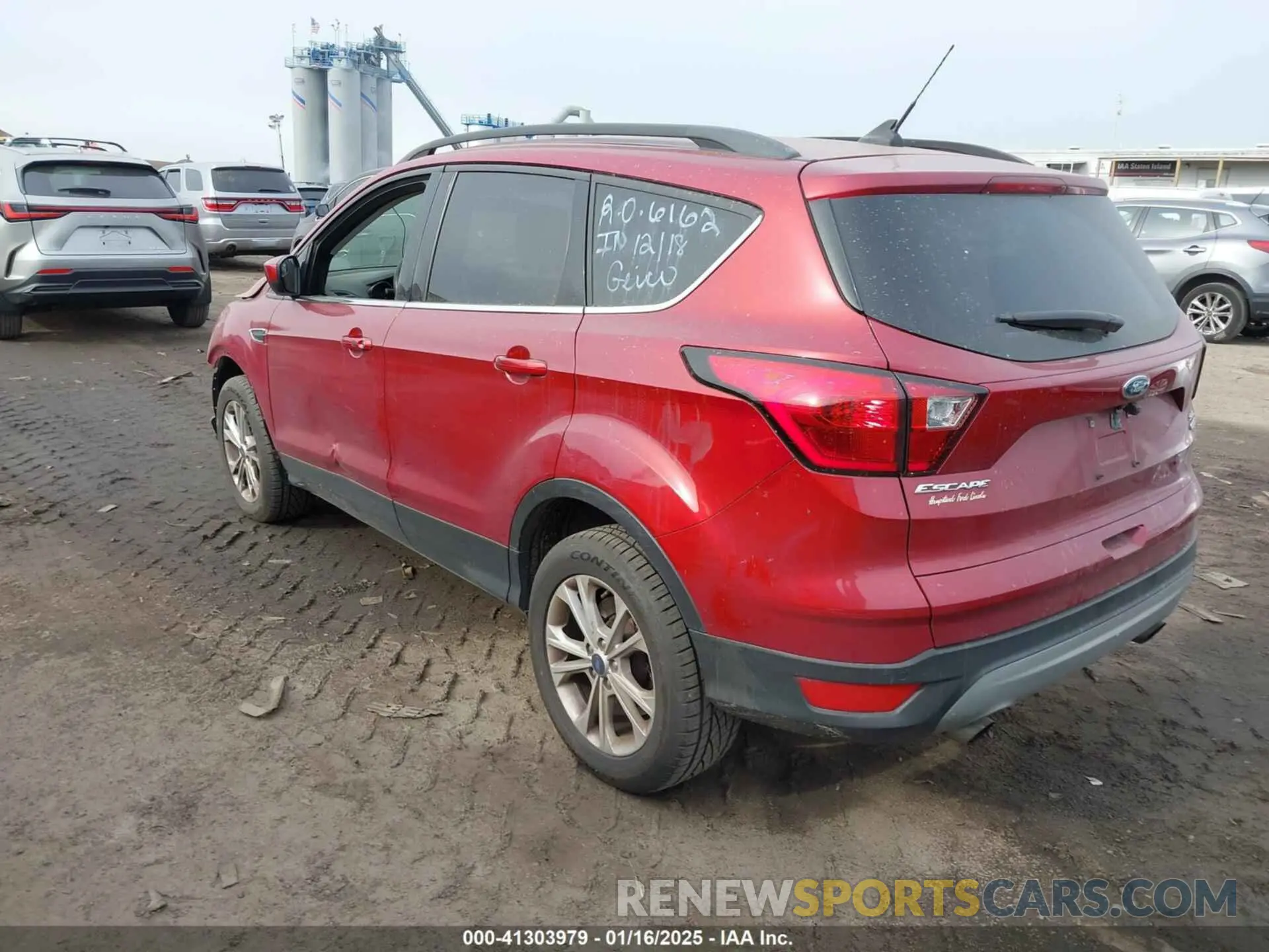 3 Photograph of a damaged car 1FMCU9HD8KUA09033 FORD ESCAPE 2019