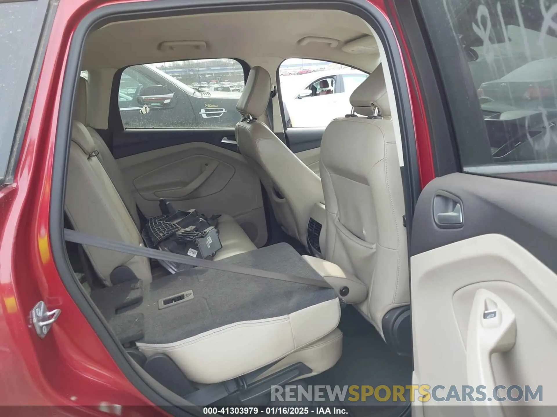 8 Photograph of a damaged car 1FMCU9HD8KUA09033 FORD ESCAPE 2019
