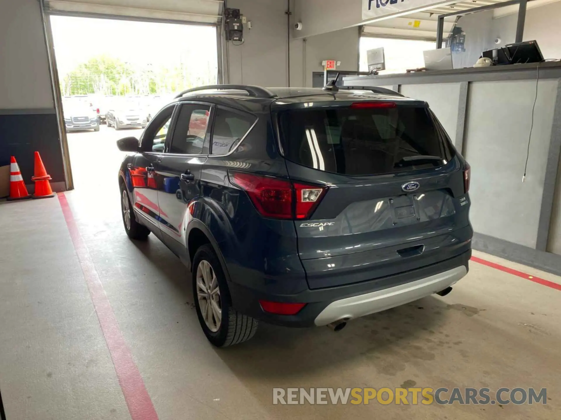 16 Photograph of a damaged car 1FMCU9HD8KUA65604 FORD ESCAPE 2019