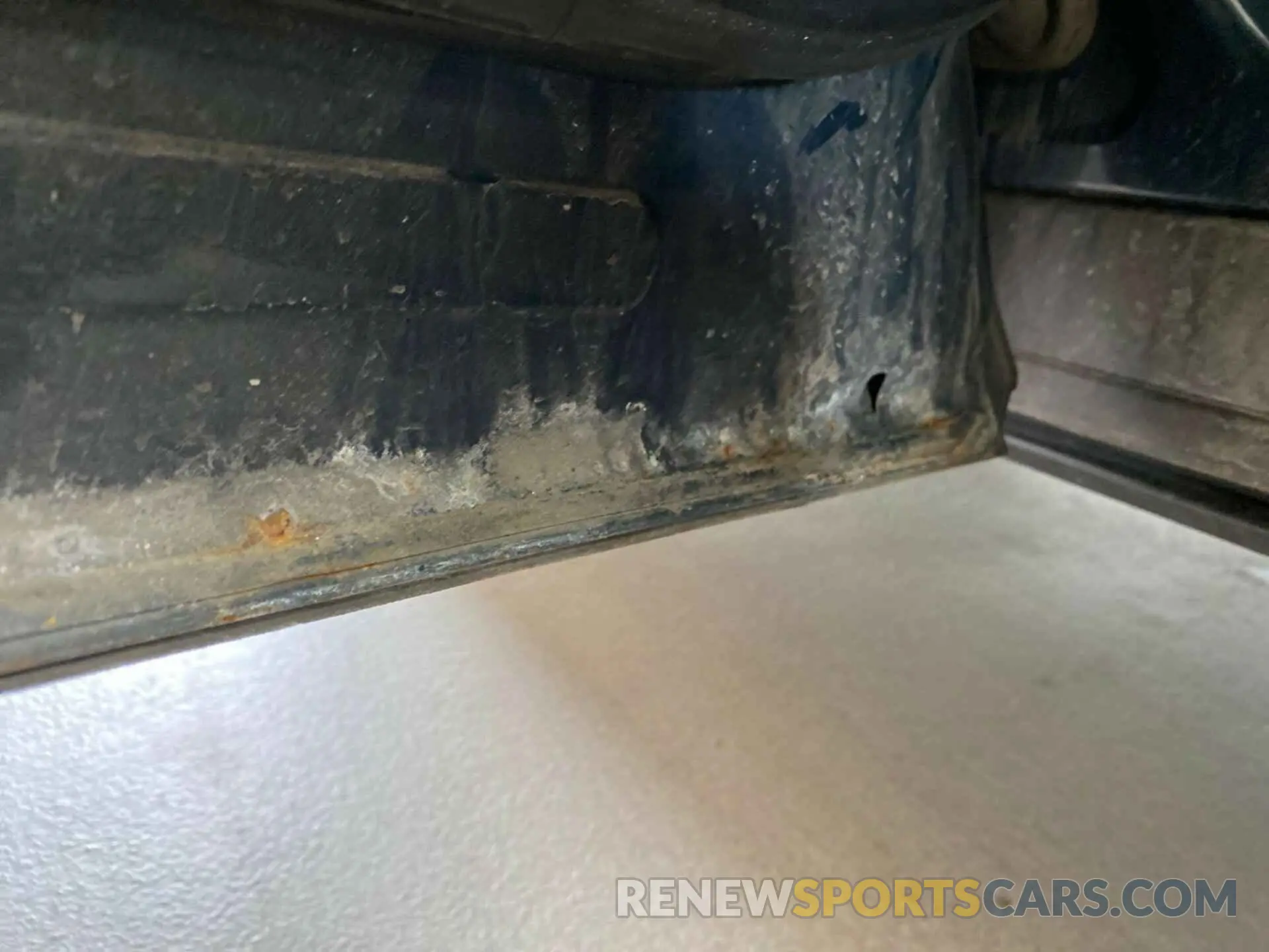 18 Photograph of a damaged car 1FMCU9HD8KUA65604 FORD ESCAPE 2019