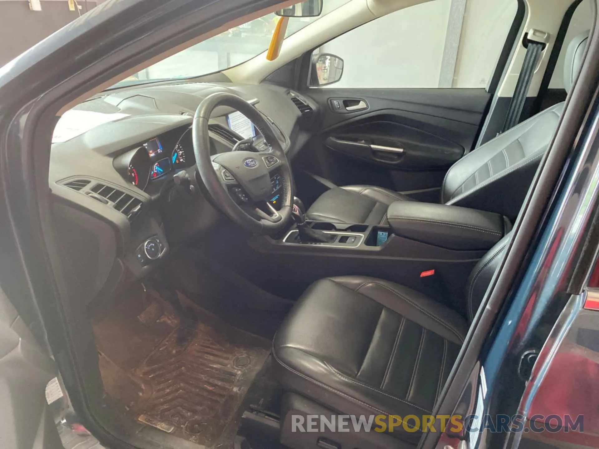 5 Photograph of a damaged car 1FMCU9HD8KUA65604 FORD ESCAPE 2019
