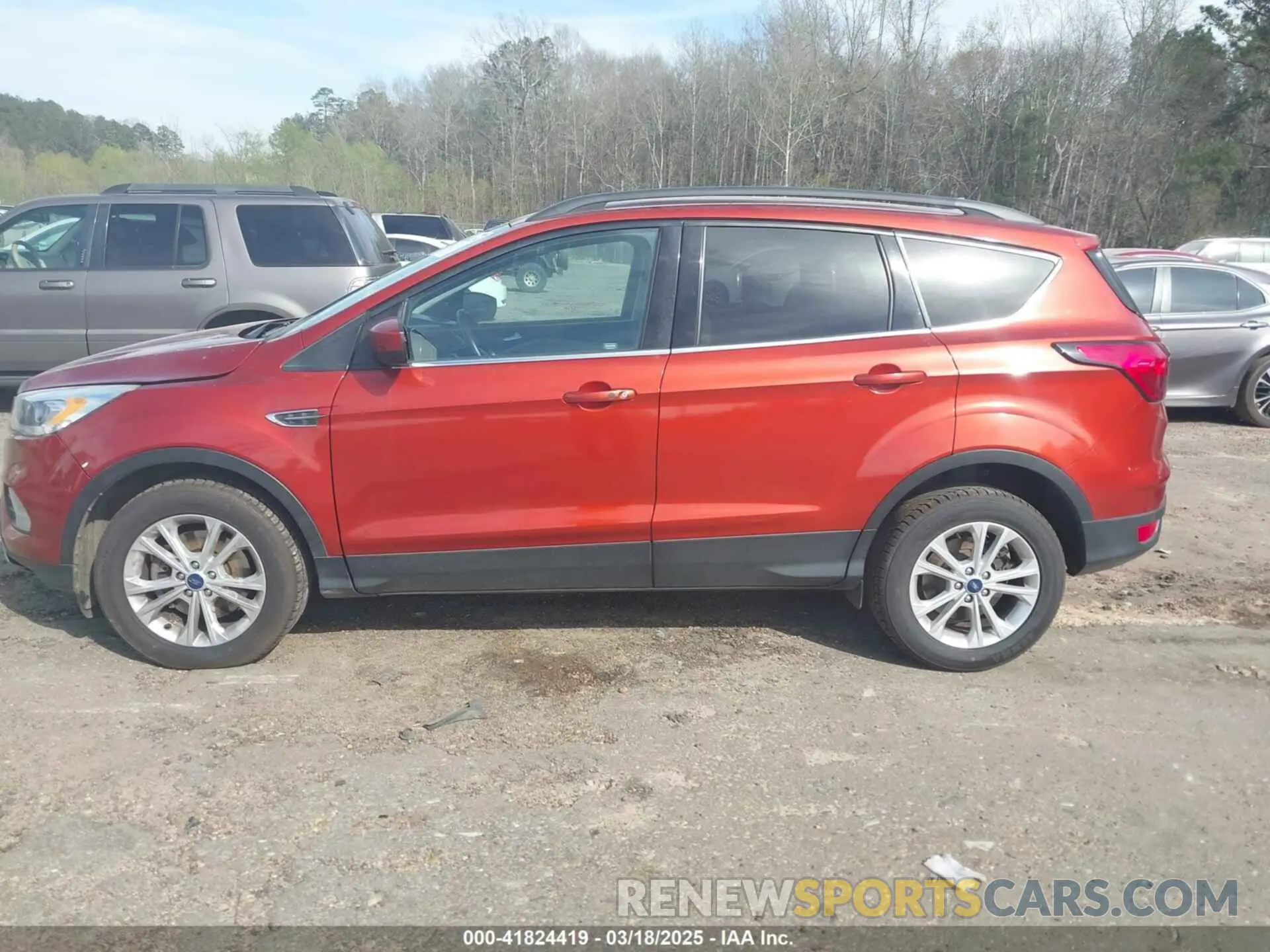 14 Photograph of a damaged car 1FMCU9HD8KUB11383 FORD ESCAPE 2019