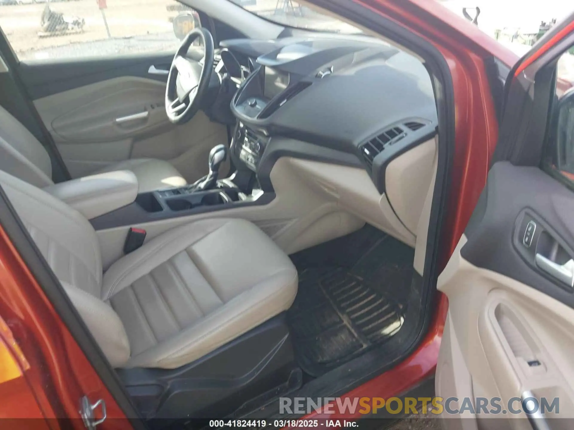 5 Photograph of a damaged car 1FMCU9HD8KUB11383 FORD ESCAPE 2019