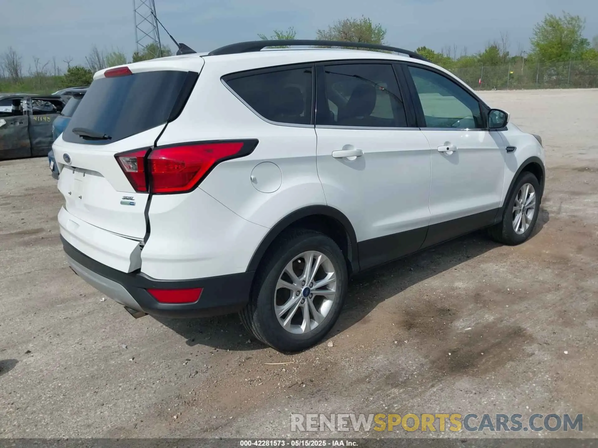 4 Photograph of a damaged car 1FMCU9HD8KUB25249 FORD ESCAPE 2019