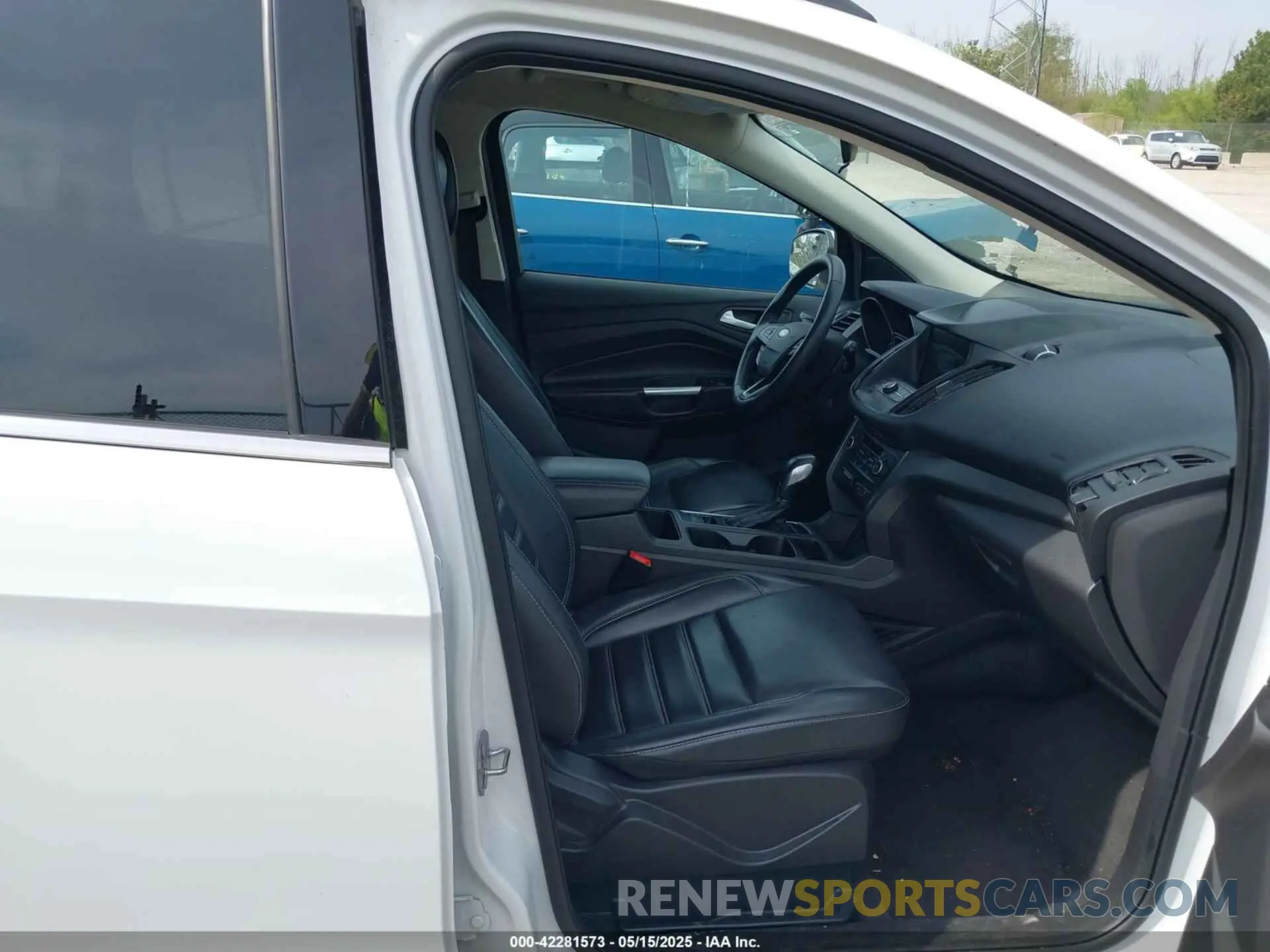 5 Photograph of a damaged car 1FMCU9HD8KUB25249 FORD ESCAPE 2019