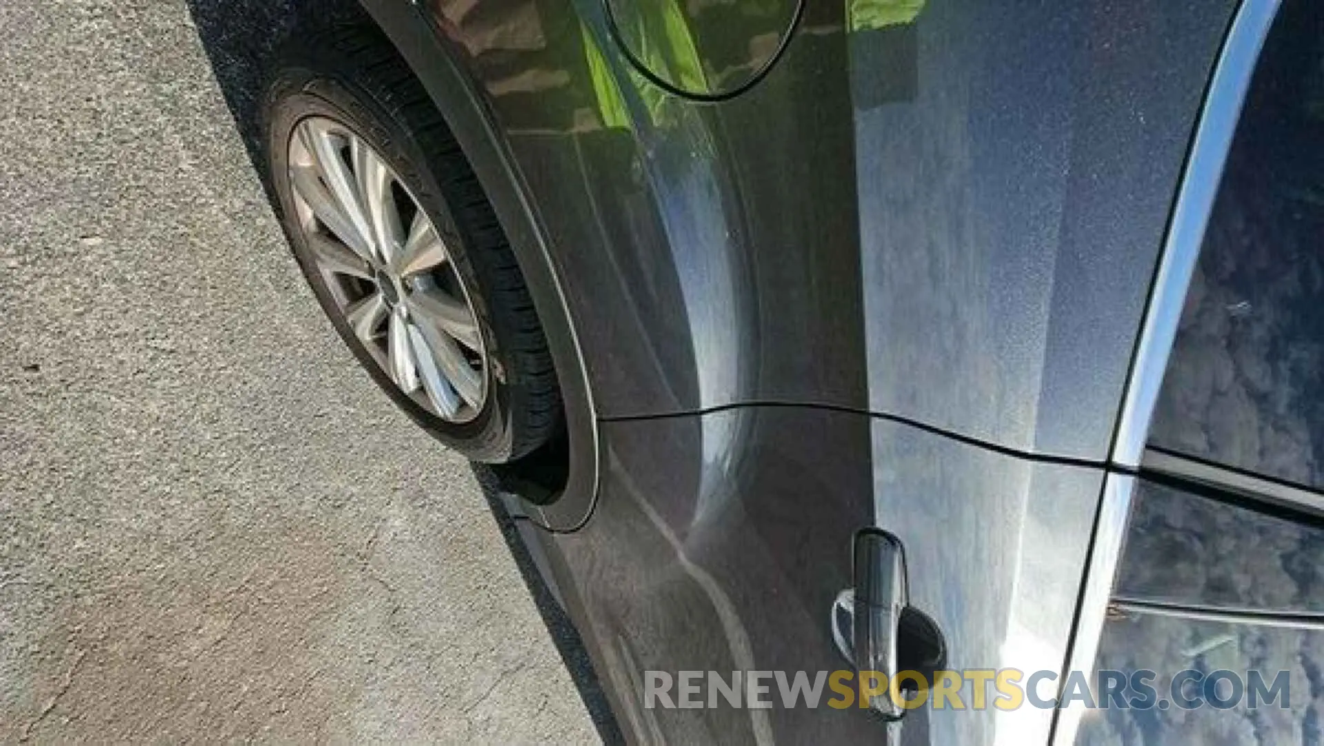 17 Photograph of a damaged car 1FMCU9HD8KUB82034 FORD ESCAPE 2019