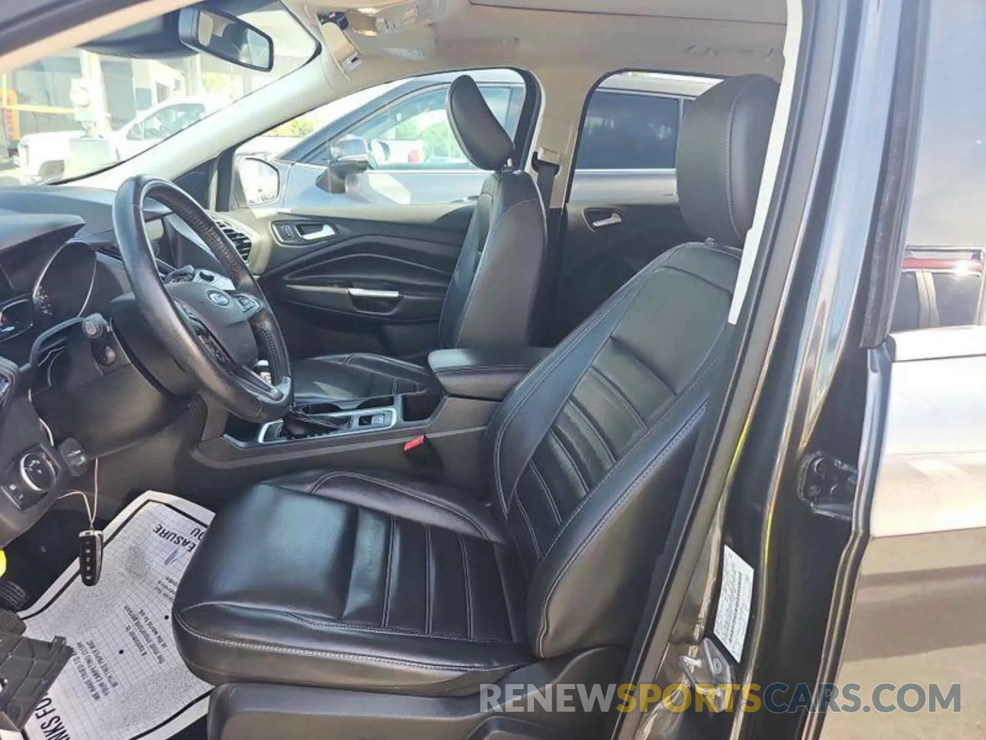 5 Photograph of a damaged car 1FMCU9HD8KUB82034 FORD ESCAPE 2019