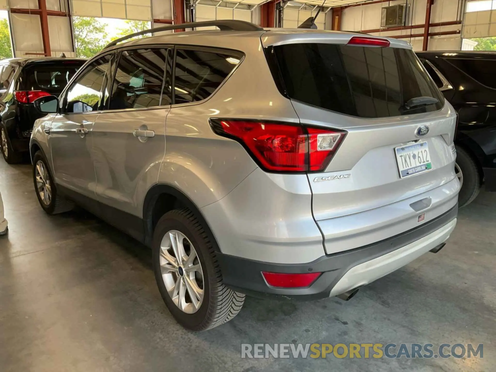 3 Photograph of a damaged car 1FMCU9HD8KUB82387 FORD ESCAPE 2019