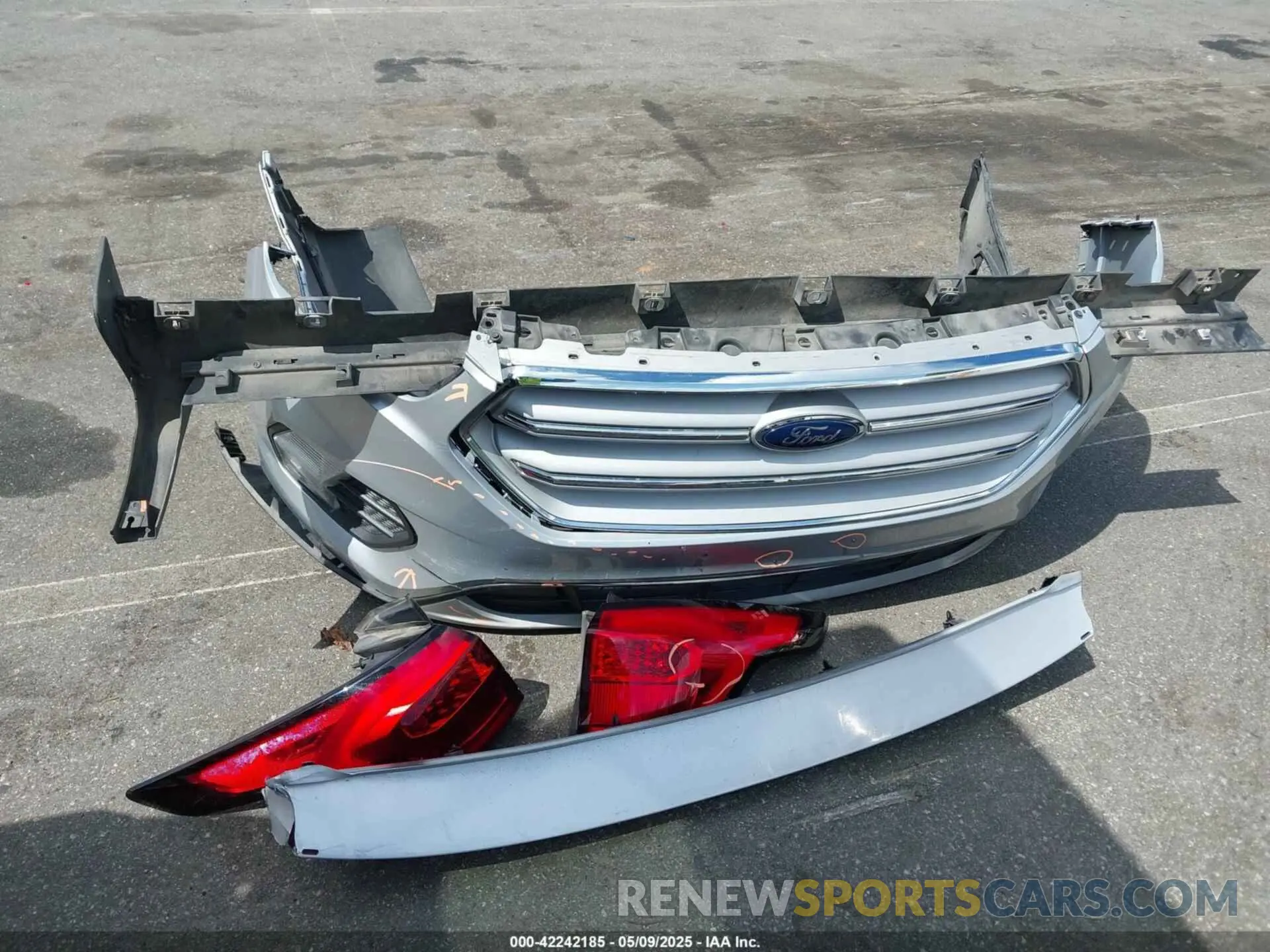 12 Photograph of a damaged car 1FMCU9HD8KUB83281 FORD ESCAPE 2019