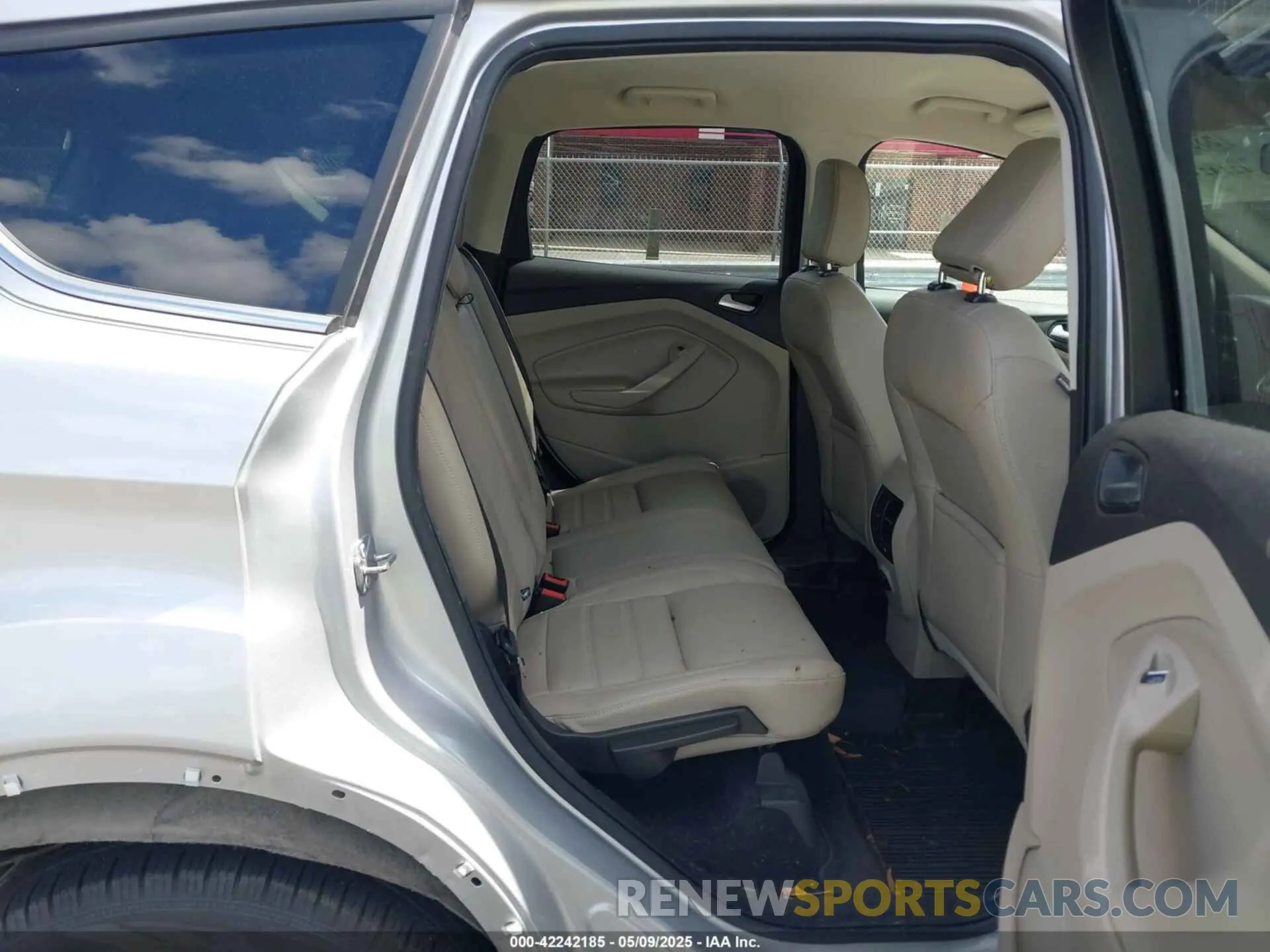 8 Photograph of a damaged car 1FMCU9HD8KUB83281 FORD ESCAPE 2019