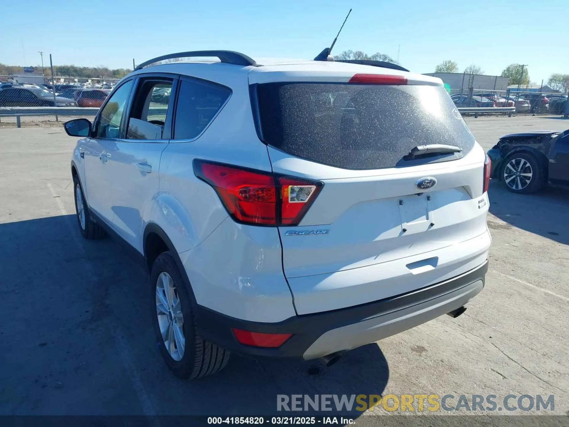 3 Photograph of a damaged car 1FMCU9HD8KUC07675 FORD ESCAPE 2019