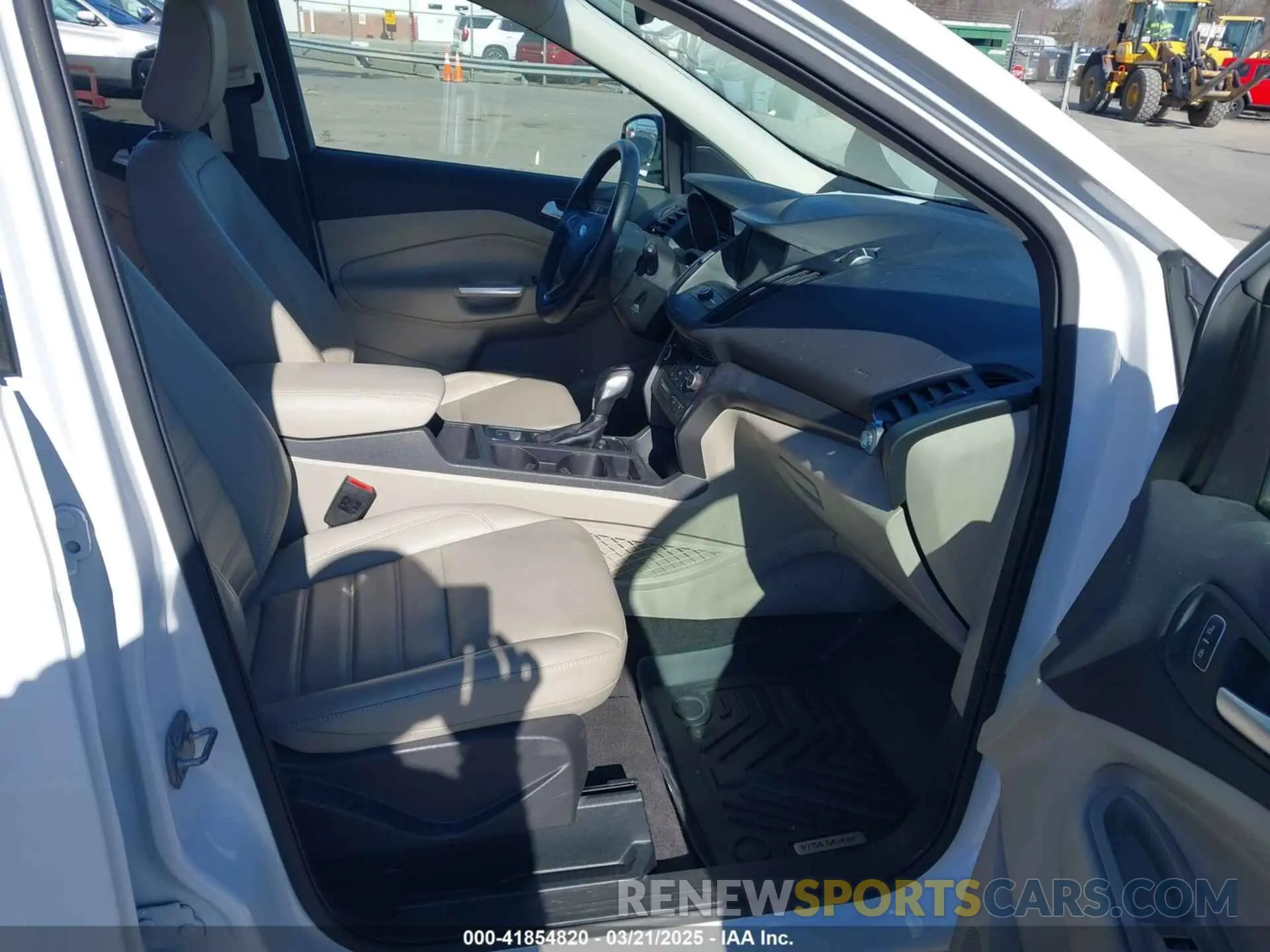 5 Photograph of a damaged car 1FMCU9HD8KUC07675 FORD ESCAPE 2019