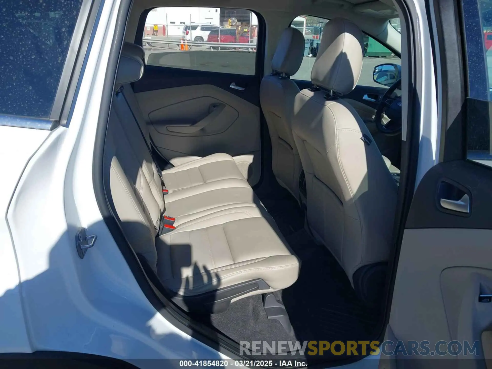 8 Photograph of a damaged car 1FMCU9HD8KUC07675 FORD ESCAPE 2019
