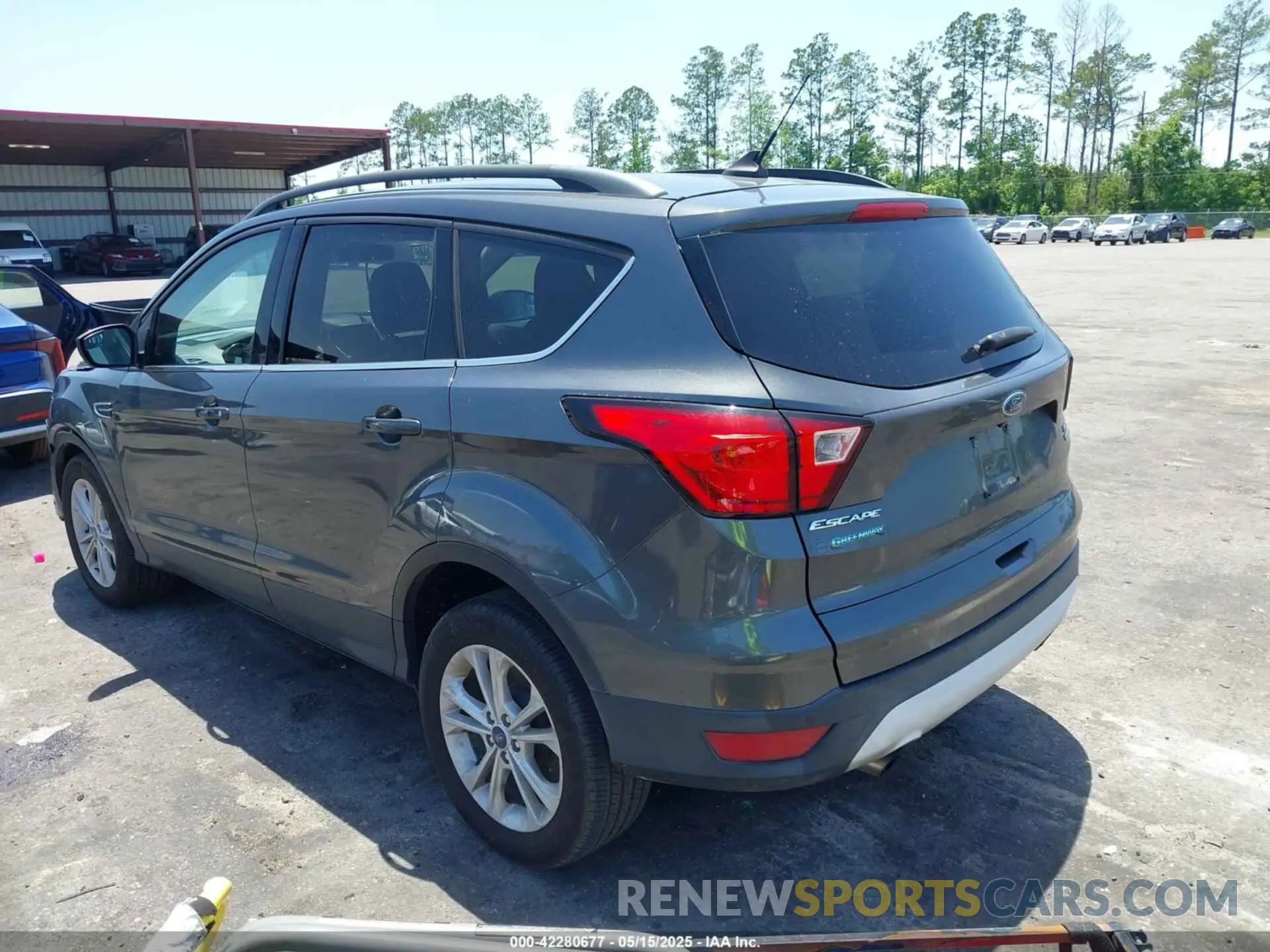 3 Photograph of a damaged car 1FMCU9HD8KUC31104 FORD ESCAPE 2019