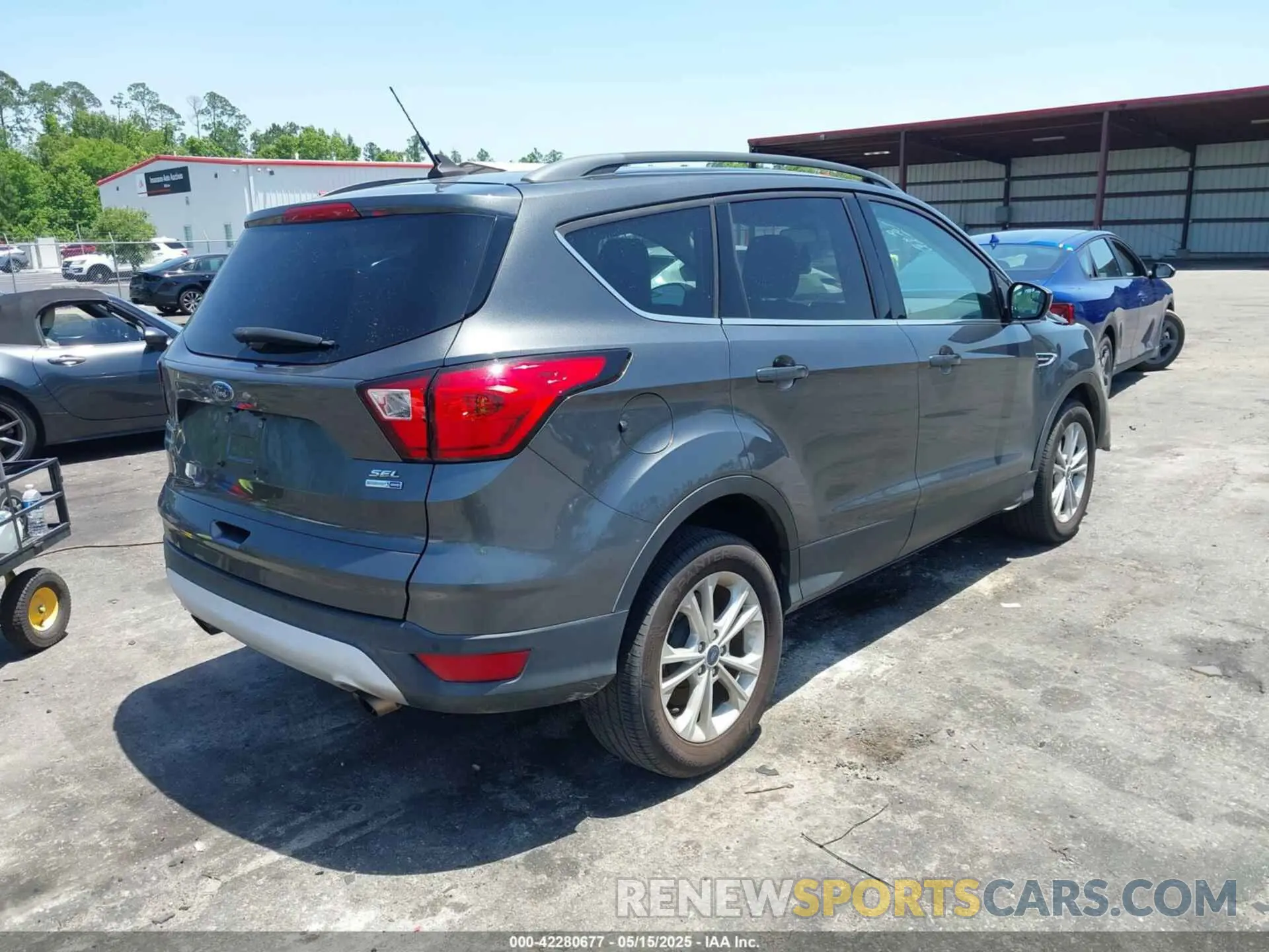 4 Photograph of a damaged car 1FMCU9HD8KUC31104 FORD ESCAPE 2019