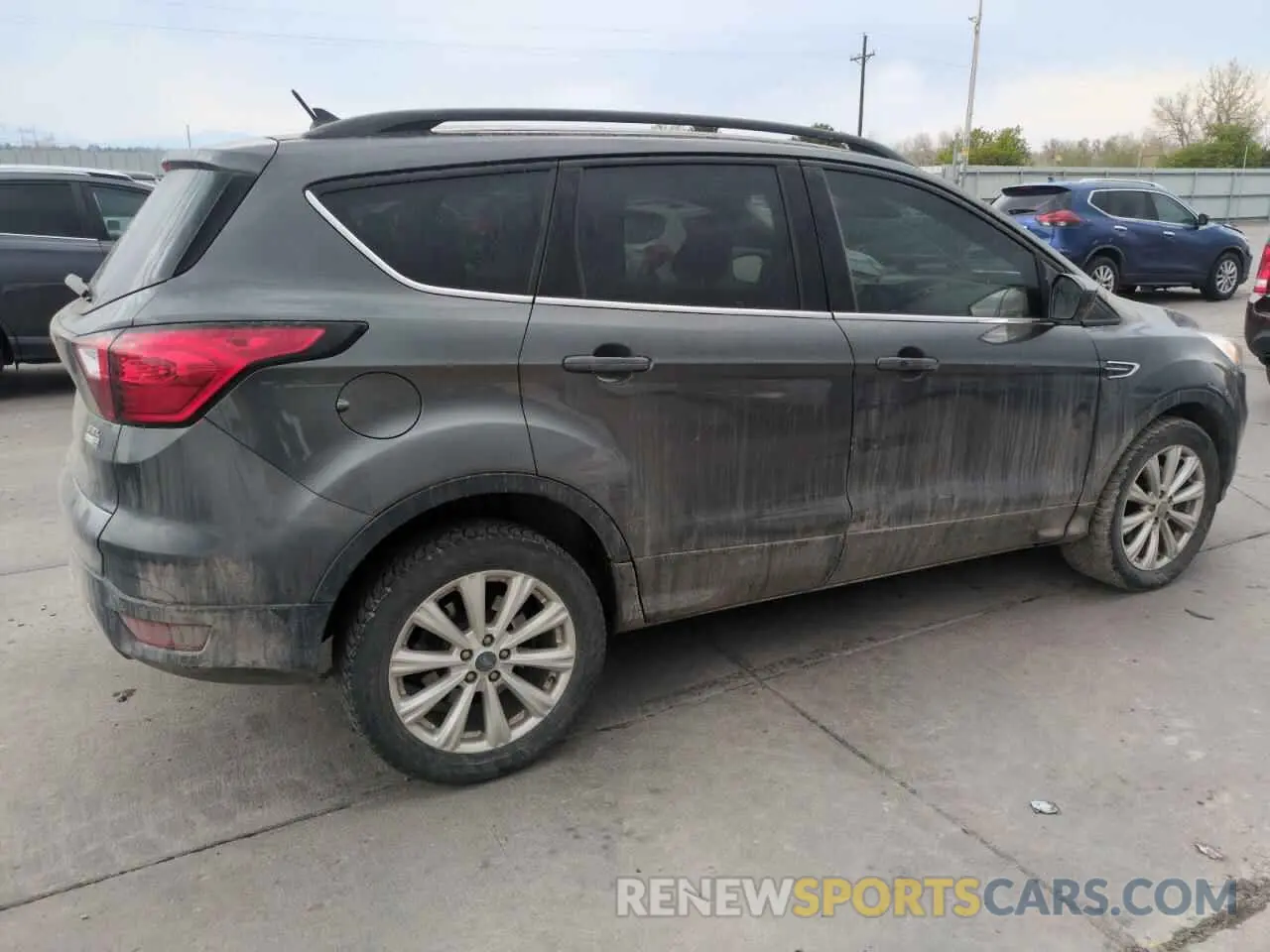 3 Photograph of a damaged car 1FMCU9HD9KUA05573 FORD ESCAPE 2019
